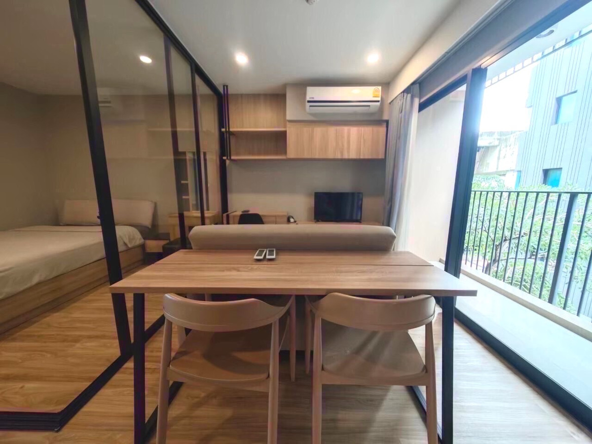 For RentCondoSathorn, Narathiwat : 🎯Blossom Condo @ Sathorn - Charoenrat🔥🔥Beautiful room, fully furnished, in the heart of the city, ready to move in. I like coming to talk at work (T01485)