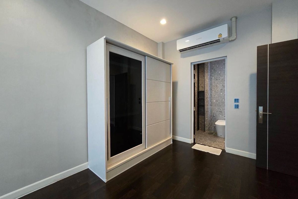 ให้เช่าบ้านพัฒนาการ ศรีนครินทร์ : ให้เช่า บ้าน The Gentry พัฒนาการ 2 เนื้อที่ 70 ตร.วา พื้นที่ใช้สอย 440 ตร.ม. 4 ห้องนอน 5 ห้องน้ำ 3 ที่จอดรถ