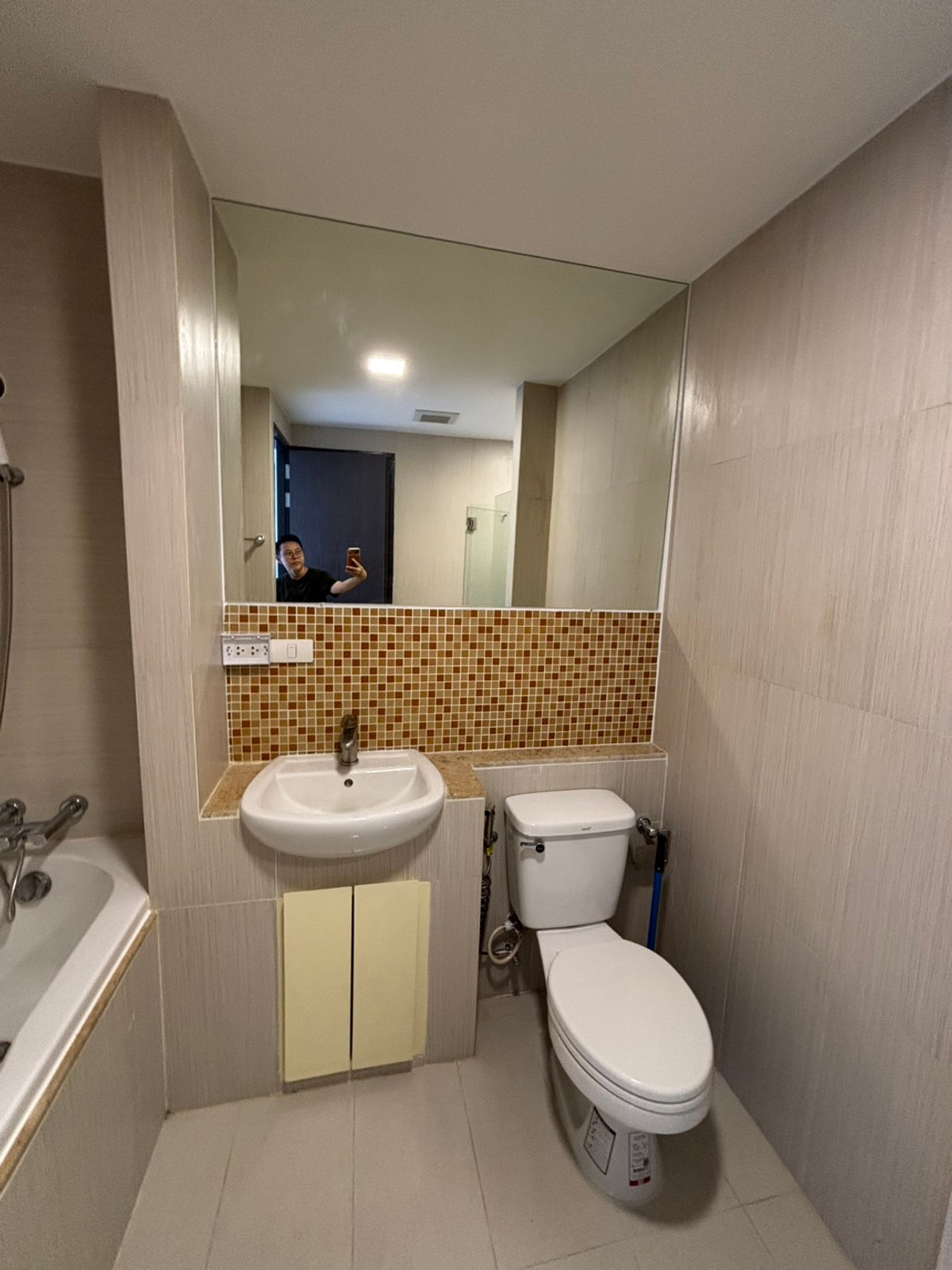 For RentCondoSukhumvit, Asoke, Thonglor : For rent: The Alcove 49, private, quiet, in the heart of Sukhumvit 49, large room, 1 bedroom, excellent condition, ready to move in.