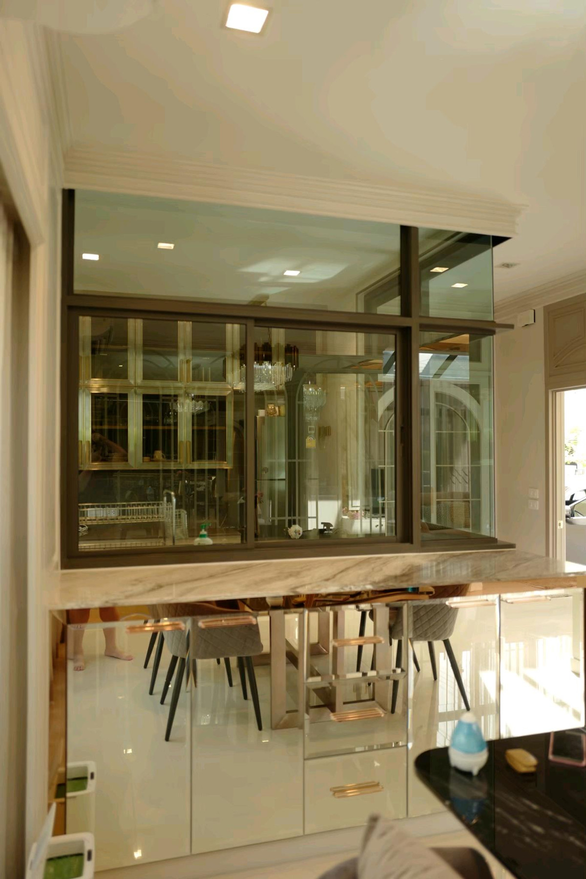 ขายบ้านปทุมธานี รังสิต ธรรมศาสตร์ : ขาย หมู่บ้าน ลัดดารมย์ ติวานนท์

บิ้วอินทุกห้อง 
แบบบ้าน Vermont ที่ดิน 60.4 ตร.วา 
พื้นที่ใช้สอย 188 ตร.ม. 
🏡4 ห้องนอน 3 ห้องน้ำ 
🚗🚗🚗3 ที่จอดรถ 

🗯ชั้น 2 จริงๆ  3 ห้องนอน แต่ทุบ 2 ห้อง รวมเป็น master bed 1 ห้อง/ กับห้องเด็กอีก 1 ห้อง  ห้องน้ำ 2  

