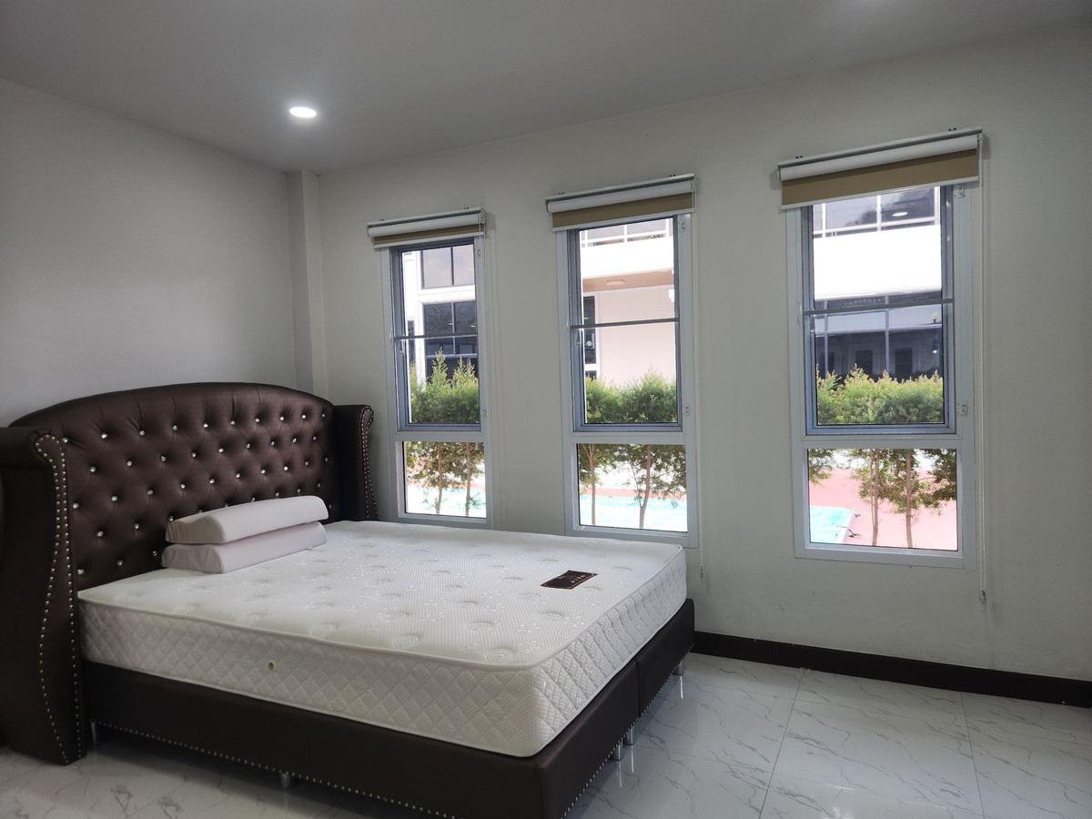 ขายบ้านโคราช นครราชสีมา : ขายบ้านพักตากอากาศหรู เขาใหญ่ พญาเย็น วิวภูเขา | ที่ดิน 300 ตร.วา 3 อาคาร พร้อมสระว่ายน้ำ เฟอร์นิเจอร์ครบ ใกล้ถนนมิตรภาพ