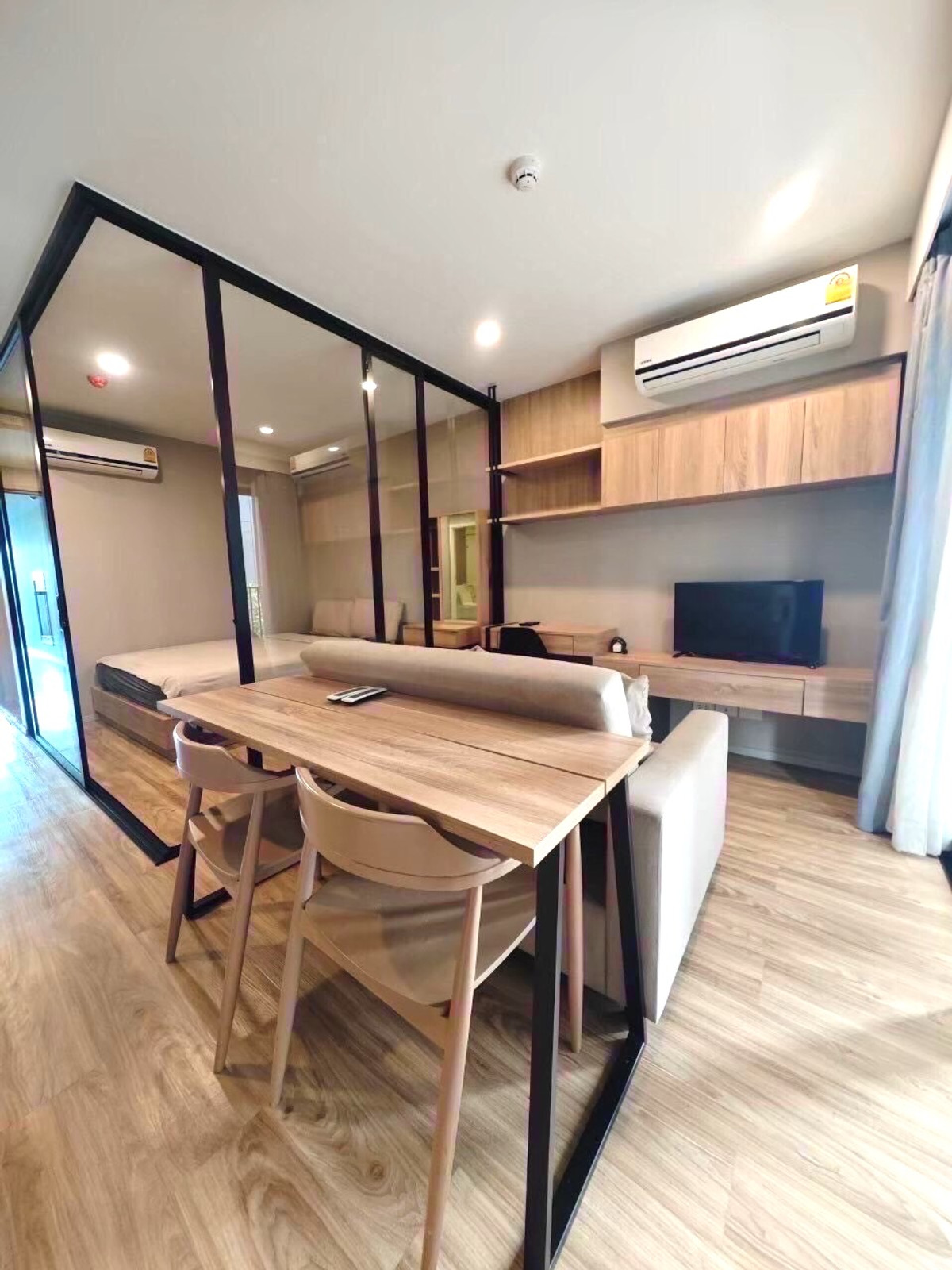 For RentCondoSathorn, Narathiwat : 🎯Blossom Condo @ Sathorn - Charoenrat🔥🔥Beautiful room, fully furnished, in the heart of the city, ready to move in. I like coming to talk at work (T01485)