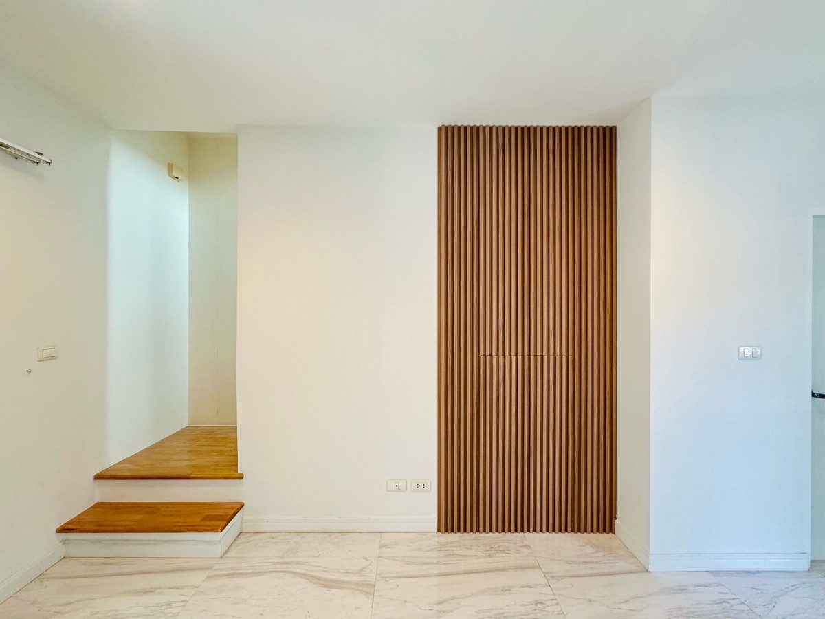 For RentTownhomeNawamin, Ramindra : Townhome for rent Baan Klang Muang Nawamin 42 Newly decorated, very beautiful Fully furnished, ready to move in