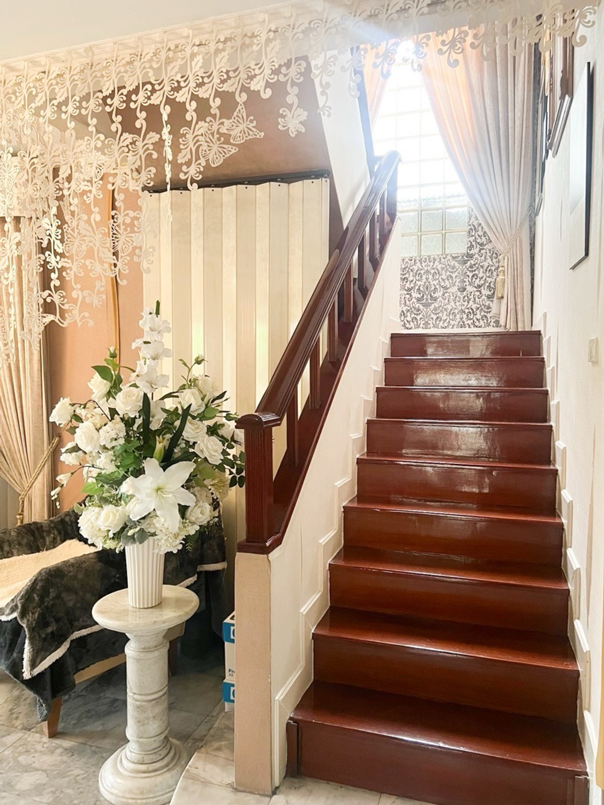 For SaleHouseSukhumvit, Asoke, Thonglor : 2-story detached house, prime location, Sukhumvit 103, large house, wide area, complete functions, with lawn and usable area around the house. Suitable for large families, convenient travel, close to the BTS and many large department stores.