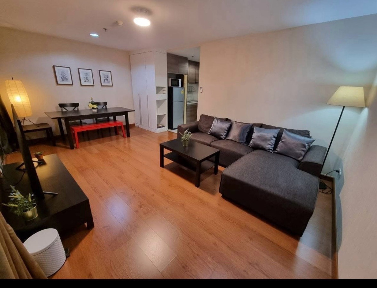 For RentCondoRama9, Petchburi, RCA : 🩷**Condo for rent Belle Grand Rama 9
47 sq m
1 bedroom + 1 bathroom
12th floor, north side, Building D, Esplanade view
New sofa, new wallpaper, new bathroom tiles.
Near MRT Rama 9
Price 26,000 baht/month
Tel. 0859114585. /Line @900cqqhk