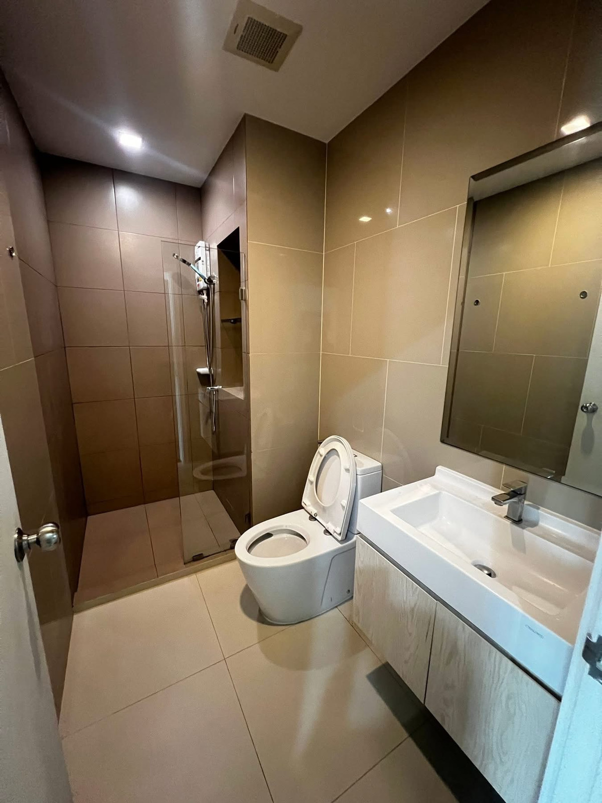 ขายคอนโดพัฒนาการ ศรีนครินทร์ : Rich Park @ Triple Station / 1 Bedroom (SALE WITH TENANT), ริชพาร์ค แอท ทริปเปิ้ล สเตชั่น / 1 ห้องนอน (ขายพร้อมผู้เช่า) NONT143