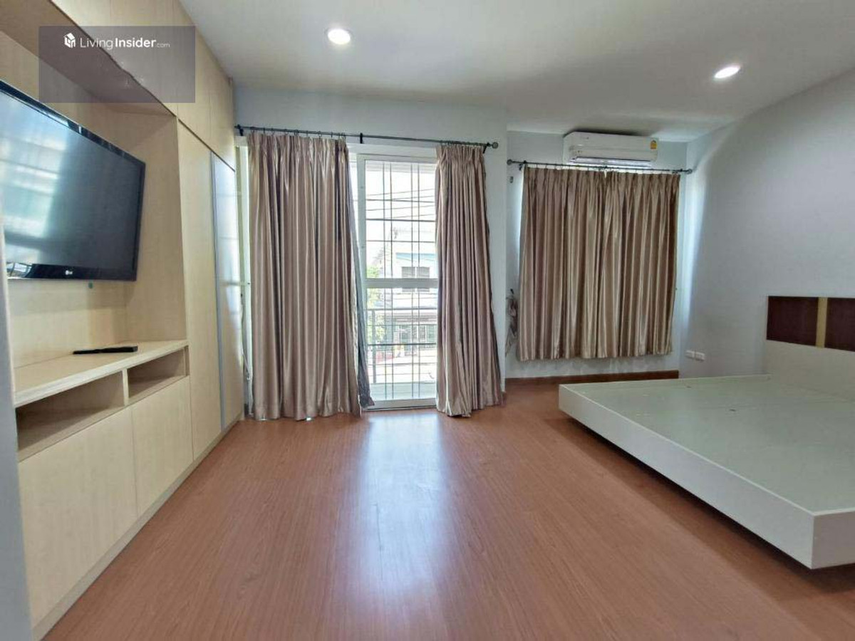 For RentTownhomeRathburana, Suksawat : 2-story townhome, corner room, beautifully decorated, for rent in Suksawat-Rat Burana area. Near Bang Pakok 1 Hospital, only 1.8 km.