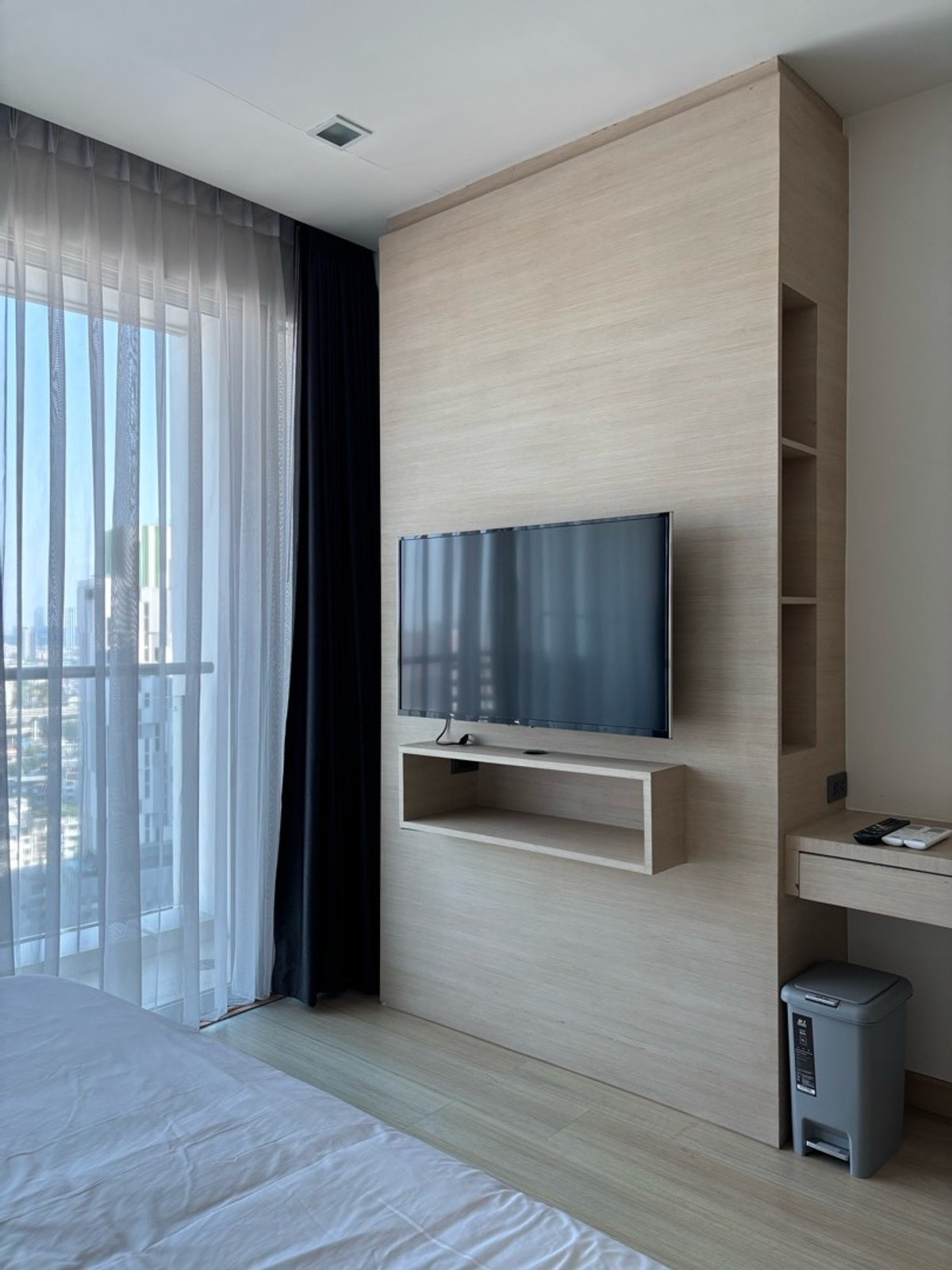 For RentCondoOnnut, Udomsuk : New Luxury Scented Room at Skywalk Residences – Only 22,000 THB/Month! ✨🏙️
รีบเลย ห้องใหม่หอมกลิ่นหรูมาก ที่ Skywalk Residences ใกล้ BTS พระโขนง เดินเพียงไม่กี่นาที 🚆