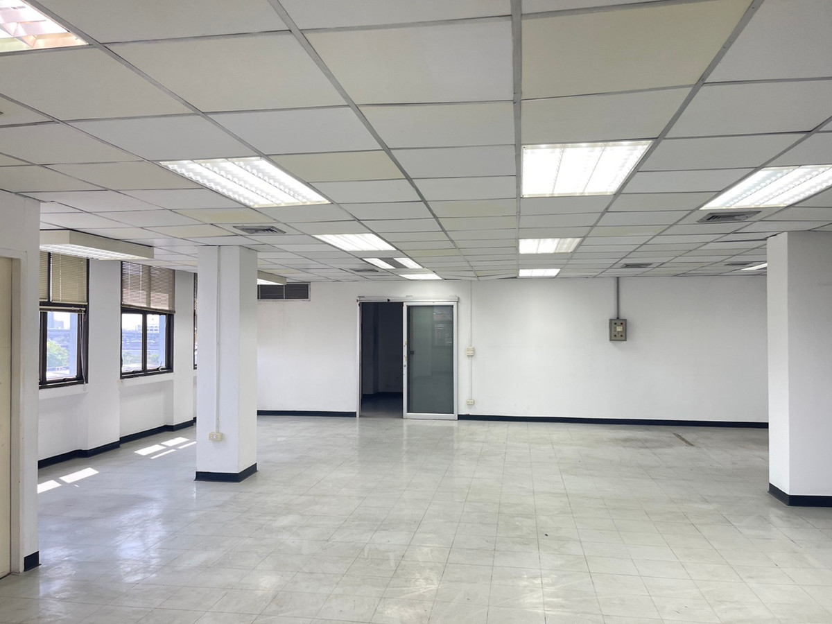 For RentShop HouseRama9, Petchburi, RCA : For rent, 6-story office building in the heart of the city, Rama 9, suitable for an office / warehouse / clinic.