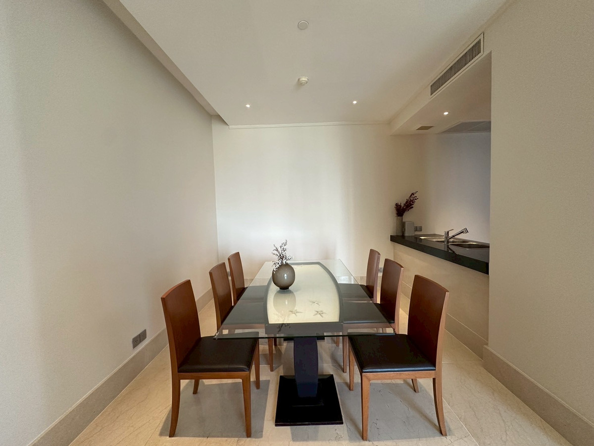 For RentCondoSathorn, Narathiwat : For Rent - Condo, Sathorn city view from the corner room. Large room in the heart of Sathorn, 120 sq m., walk to BTS St. Louis | The Infinity Sathorn