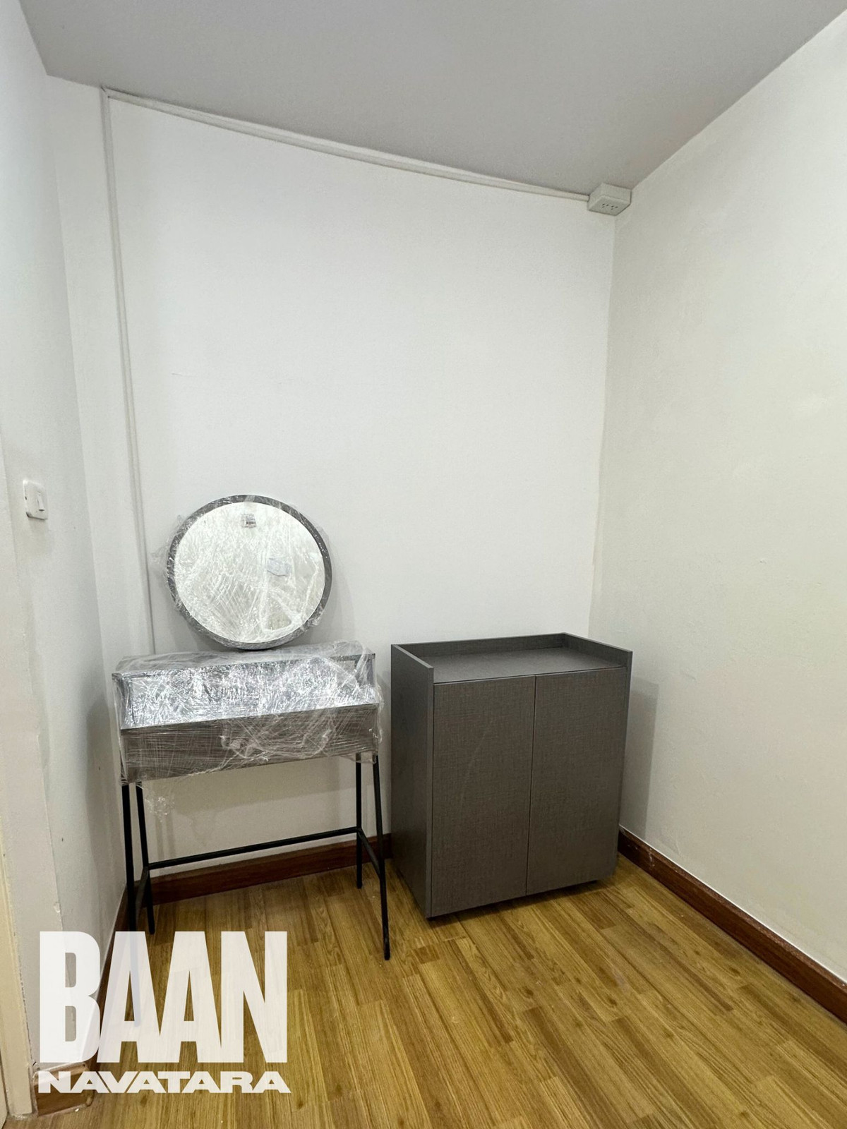 ให้เช่าคอนโดเกษตร นวมินทร์ ลาดปลาเค้า :  คอนโดบ้านนวธารา 61ตรม. ชั้น1 ห้องอยู่บริเวณหัวมุม เงียบสงบ  ถเข้าได้ 2 ทาง หน้าห้อง เข้าจากที่จอดรถ และ หลังห้อง ออกไปเป็นสระว่ายน้ำและ fitness