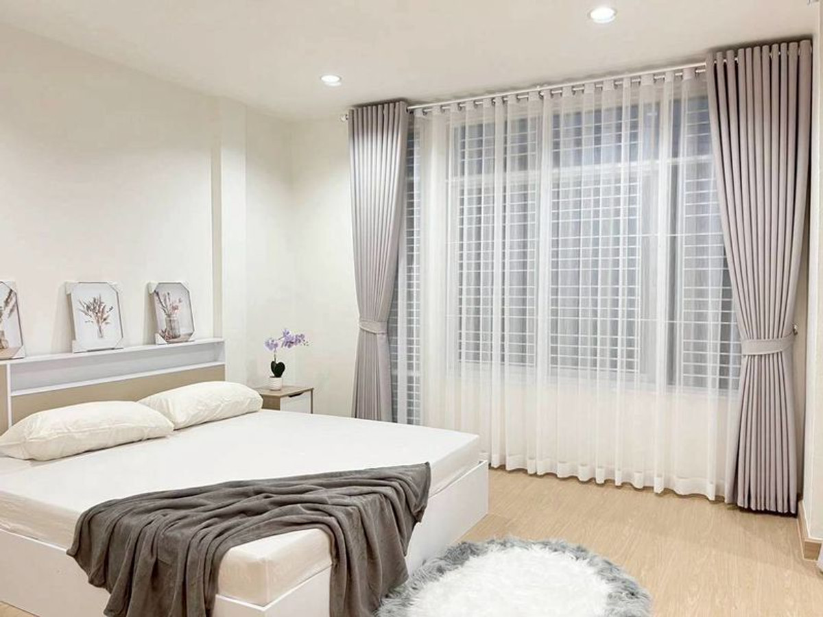 For SaleTownhomeSriracha Laem Chabang Ban Bueng : Townhome for sale in Sriracha, near Central and Robinson Department Stores. 3 bedrooms, The Central 2. Ready to move in.