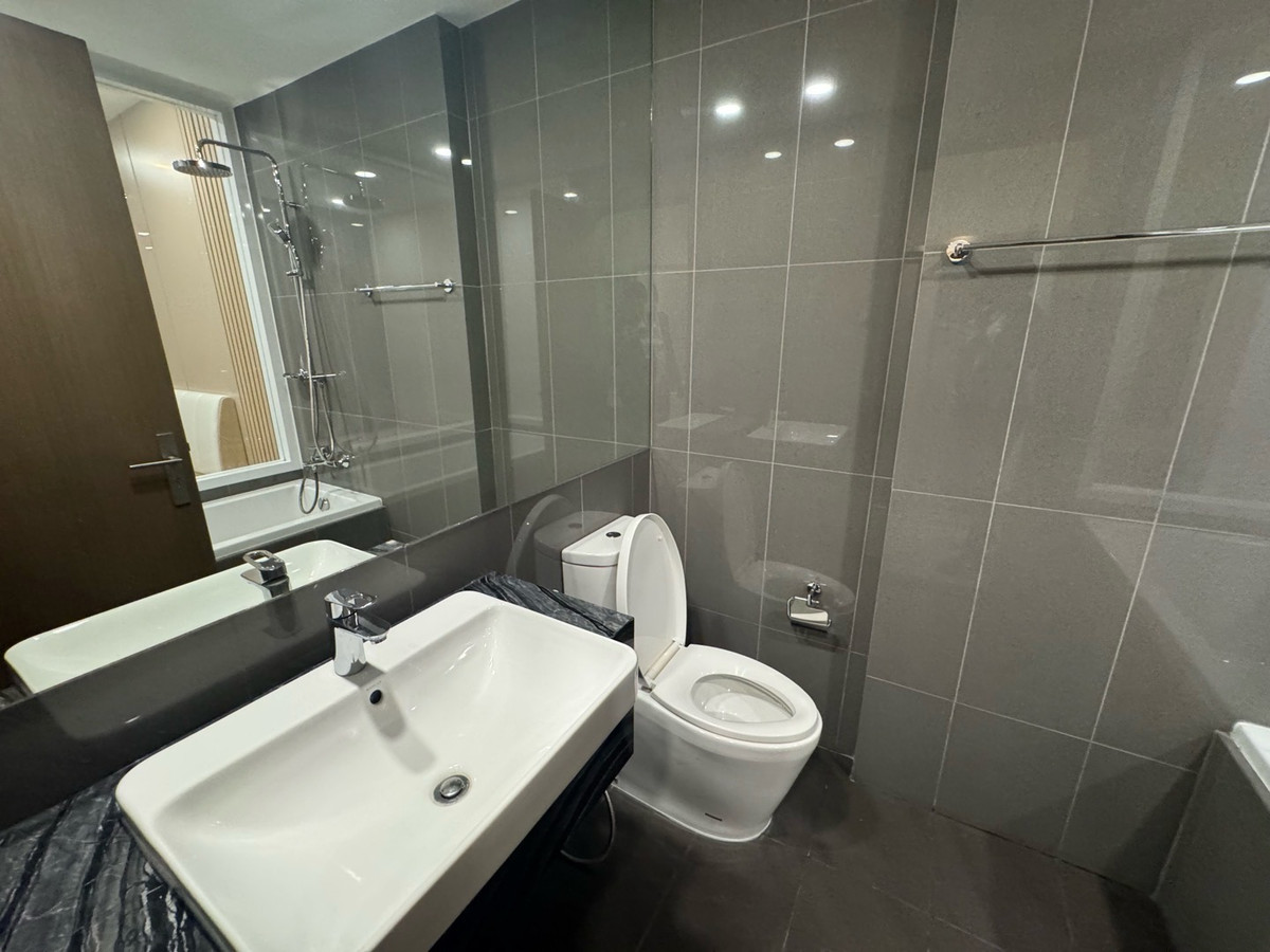 ให้เช่าคอนโดสยาม จุฬา สามย่าน : ให้เช่า 2 ห้องนอน 2 ห้องน้ำ Ashton จุฬา สีลม ราคา 60,000 บาท ติดต่อ 0869017364