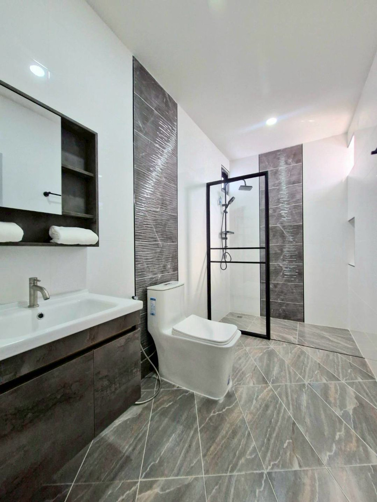 ขายบ้านพัทยา บางแสน ชลบุรี สัตหีบ : บ้านเดี่ยวทุ่งกลมตาลหมัน / 3 ห้องนอน (ขาย), Single House Thung Klom Tanman / 3 Bedrooms (FOR SALE) AM105