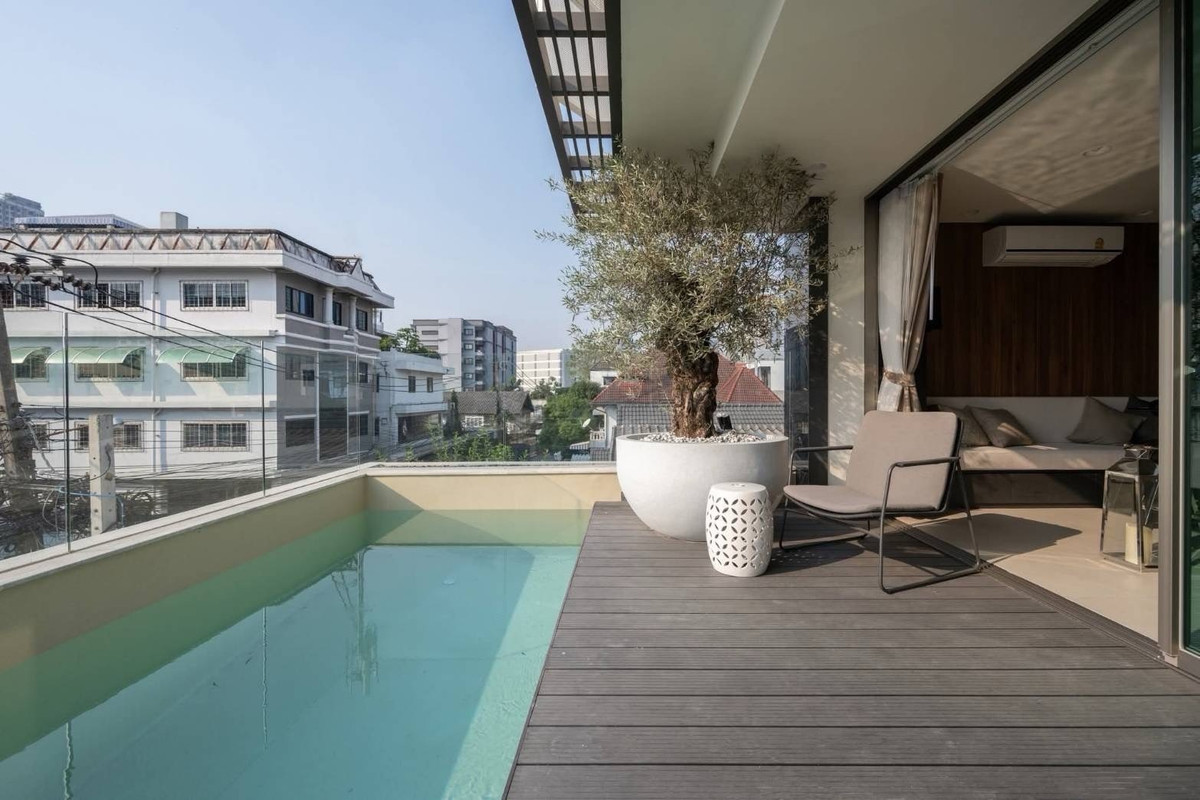 For SaleHome OfficeSapankwai,Jatujak : For sale 🏢 Luxurious 5-story home office with elevator + private swimming pool.
Saphan Khwai - Ari location | Modern Luxury design