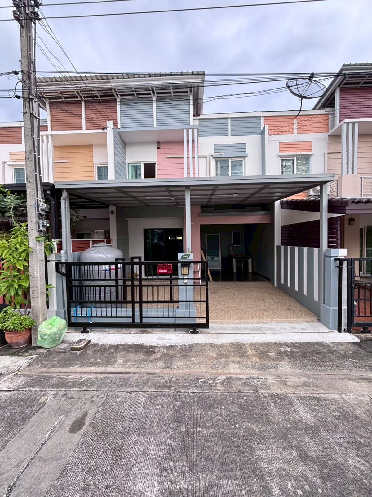 For RentTownhomeVipawadee, Don Mueang, Lak Si : Townhome for rent, The Connect 7/1 Don Mueang - Vibhavadi, near Don Mueang Airport, only 7 minutes.