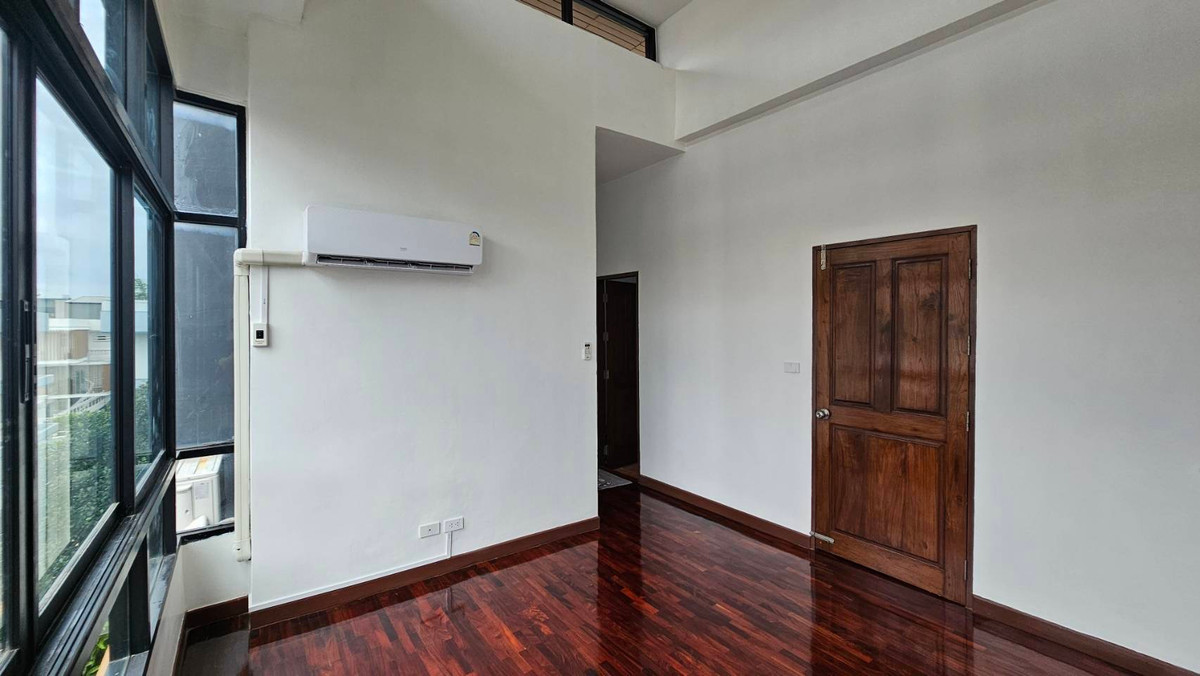 ขายทาวน์โฮมเลียบทางด่วนรามอินทรา : ทาวน์โฮม 3.5 ชั้น ทาวน์อินทาวน์ ใกล้โรงเรียนบดินทร์เดชา - โรงเรียนนานาชาติ เชื่อมต่อเส้นเลียบทางด่วนได้ทันที พร้อมเดินทางไปเอกมัย-ทองหล่อ 🚘