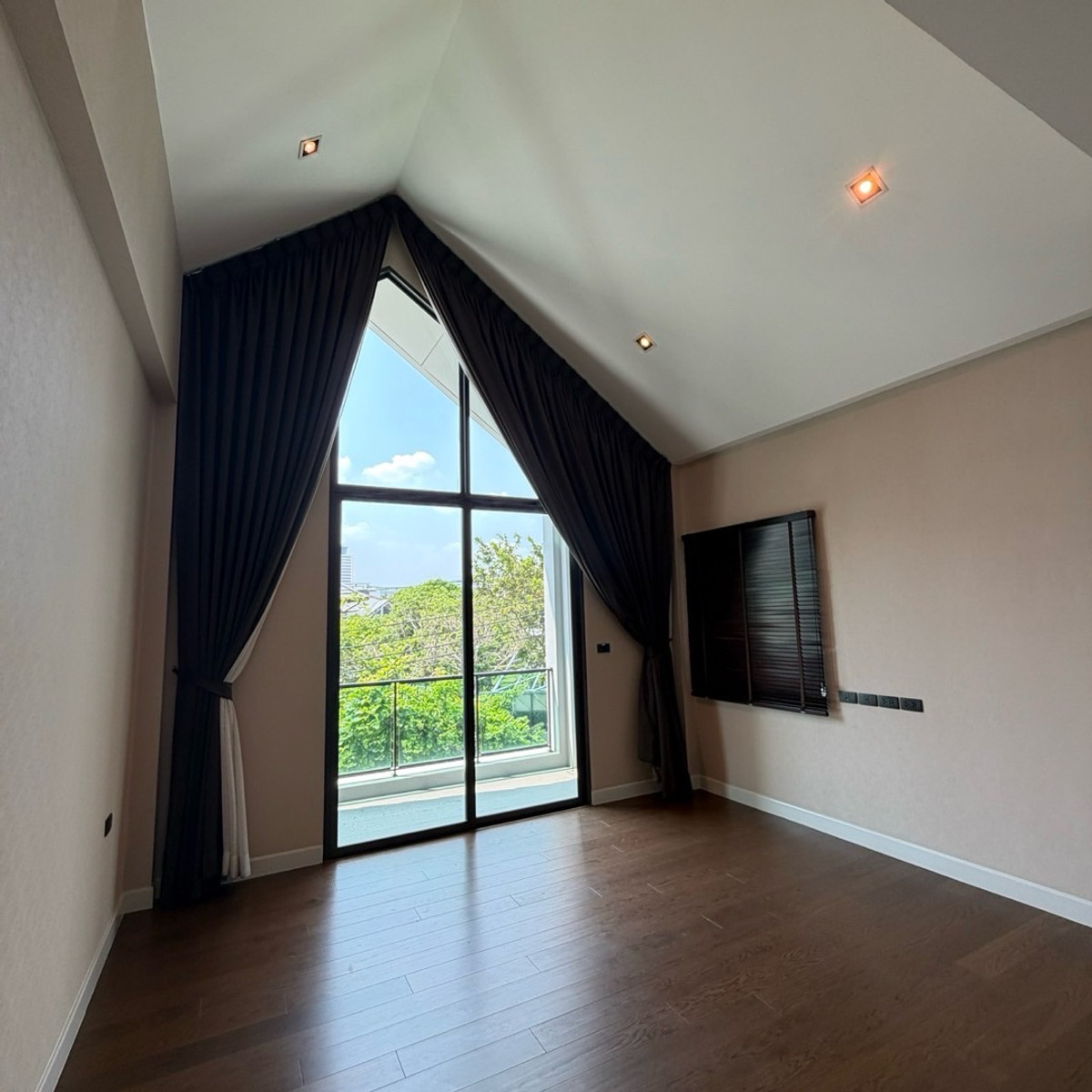 ขายบ้านวิภาวดี ดอนเมือง หลักสี่ : ขาย 🔥 บ้านเดี่ยวหรู Bangkok Boulevard วิภาวดี-งามวงศ์วาน | แปลงใหญ่ 88.7 ตร.ว. | 4 นอน 329 ตร.ม. | เพียง 21.7 ลบ.