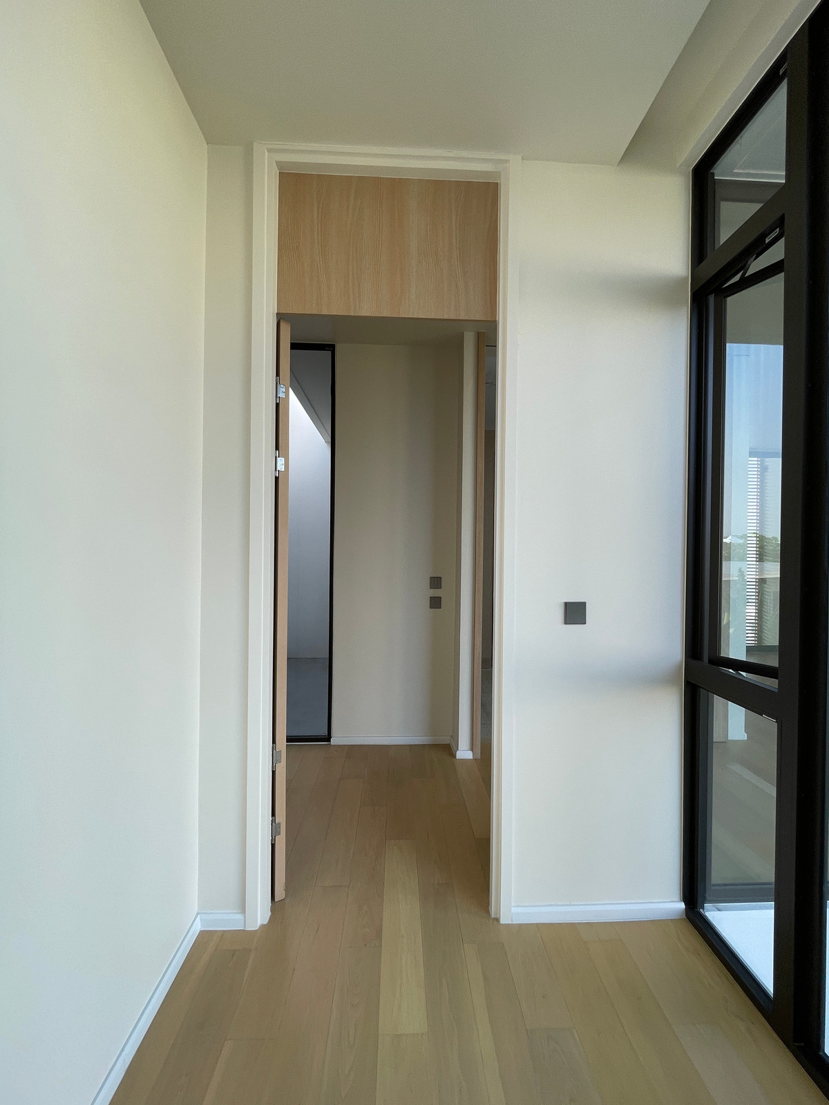 ขายบ้านเลียบทางด่วนรามอินทรา : 🔥 EXCLUSIVE PROMOTION 🔥โอกาสสุดท้ายในการครอบครองในราคาพิเศษที่สุด [ขาย] 💎 Ultra Luxury Show Unit | ELIVA Ekkamai - Eastville 💎 บ้านเดี่ยวหรู 3 ชั้น ดีไซน์ Mid-Century Modern — ความเป็นส่วนตัวสูงสุดเพียง 4 ยูนิตในโครงการ!