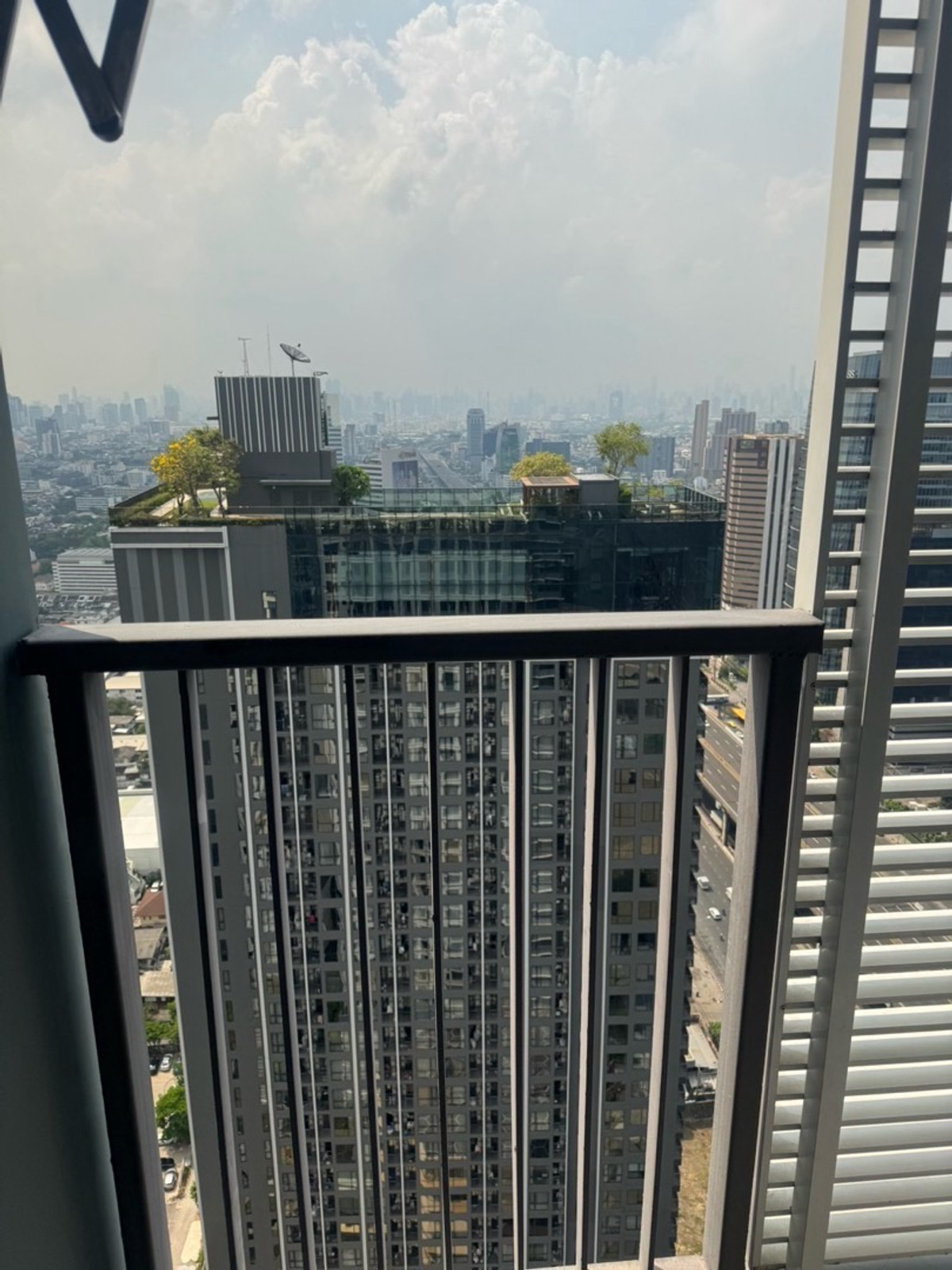 ให้เช่าคอนโดลาดพร้าว เซ็นทรัลลาดพร้าว : ให้เช่า The Saint Residences ☎️ 0912322009