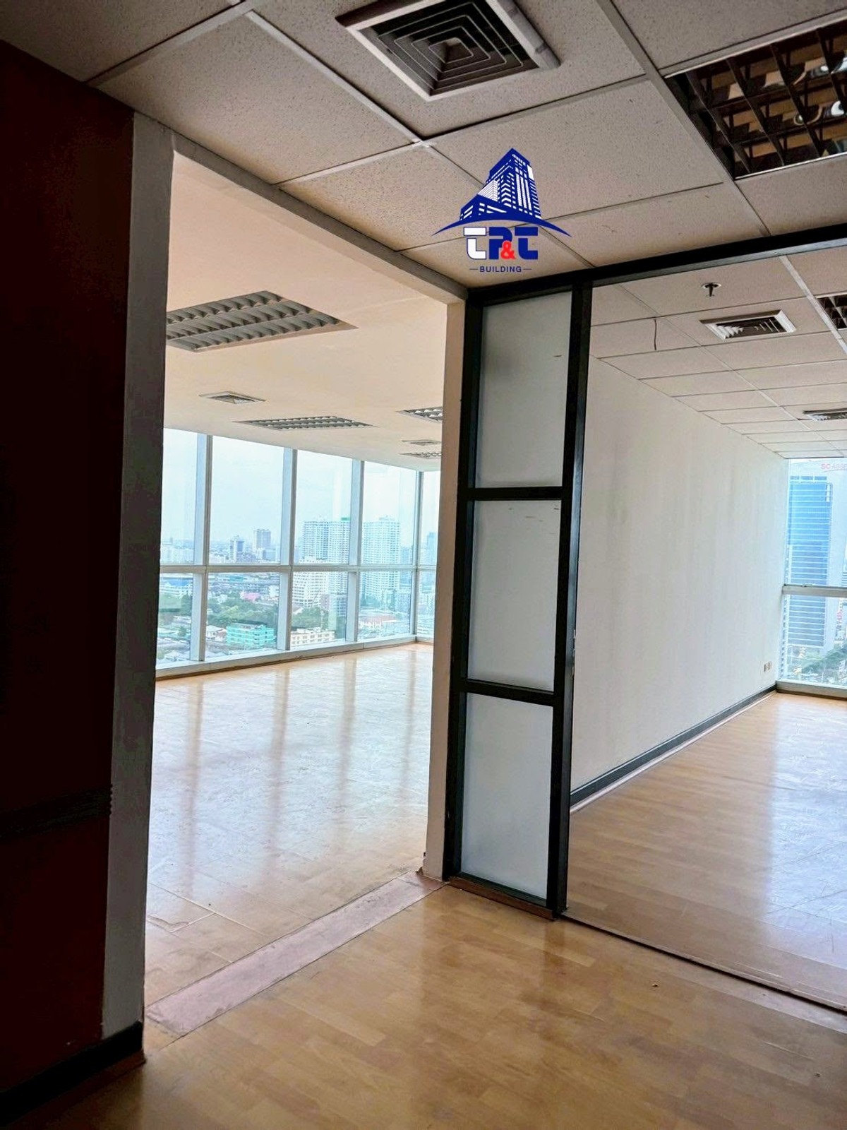 ให้เช่าสำนักงานลาดพร้าว เซ็นทรัลลาดพร้าว : ให้เช่า TP&T Tower 291.5 ตร.ม. ชั้น24 โซนB พื้นที่สำนักงานใกล้ BTS หมอชิต MRT สวนจตุจักร เซ็นทรัลลาดพร้าว สนามบินดอนเมือง