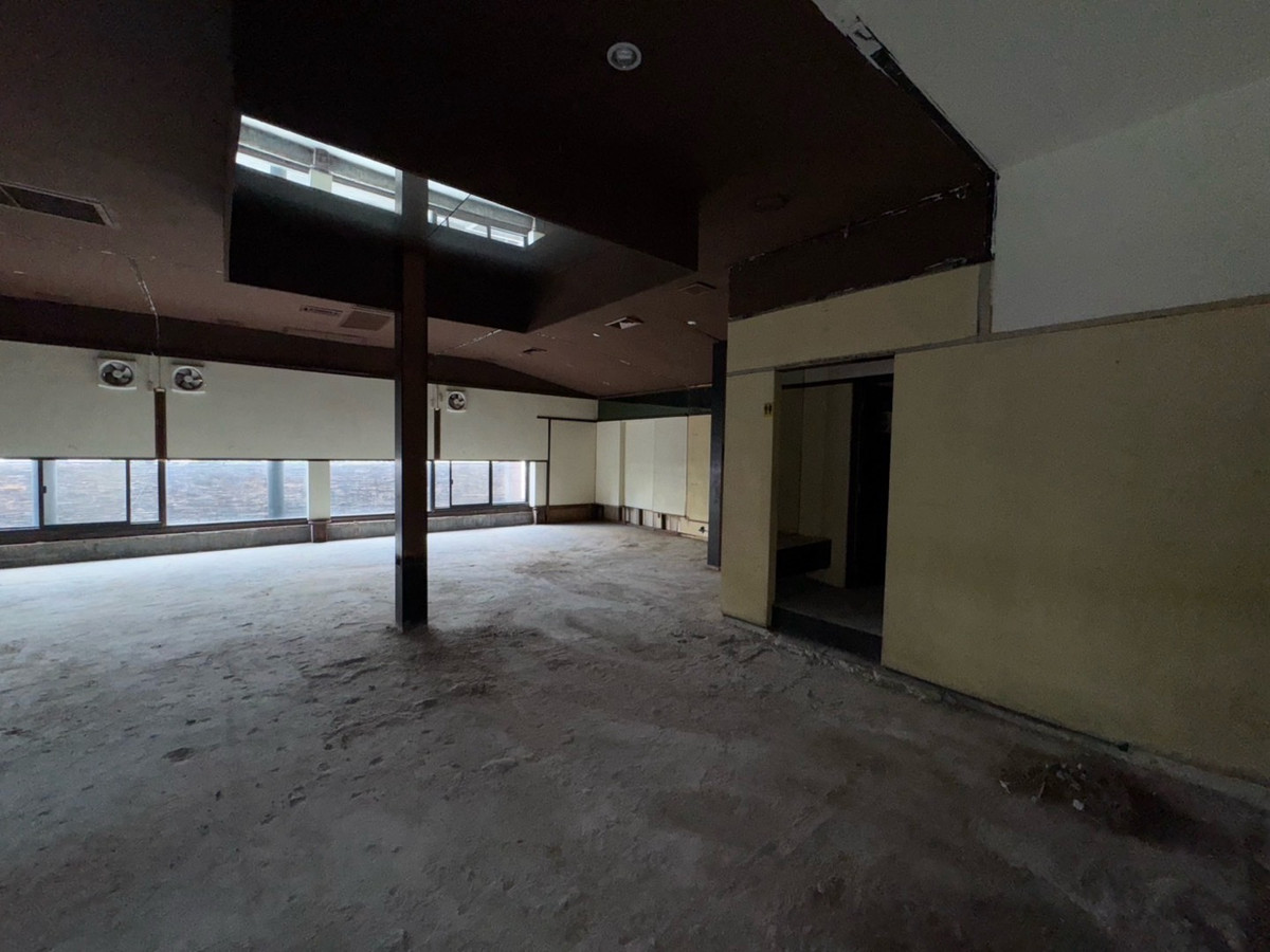 ให้เช่าร้านค้า/ตลาดนัดสุขุมวิท อโศก ทองหล่อ : พื้นที่ธุรกิจ 180 ตารางเมตร ชั้น 3 ซอยทองหล่อ สุขุมวิท 55 มีที่จอดรถ ทำเลดี