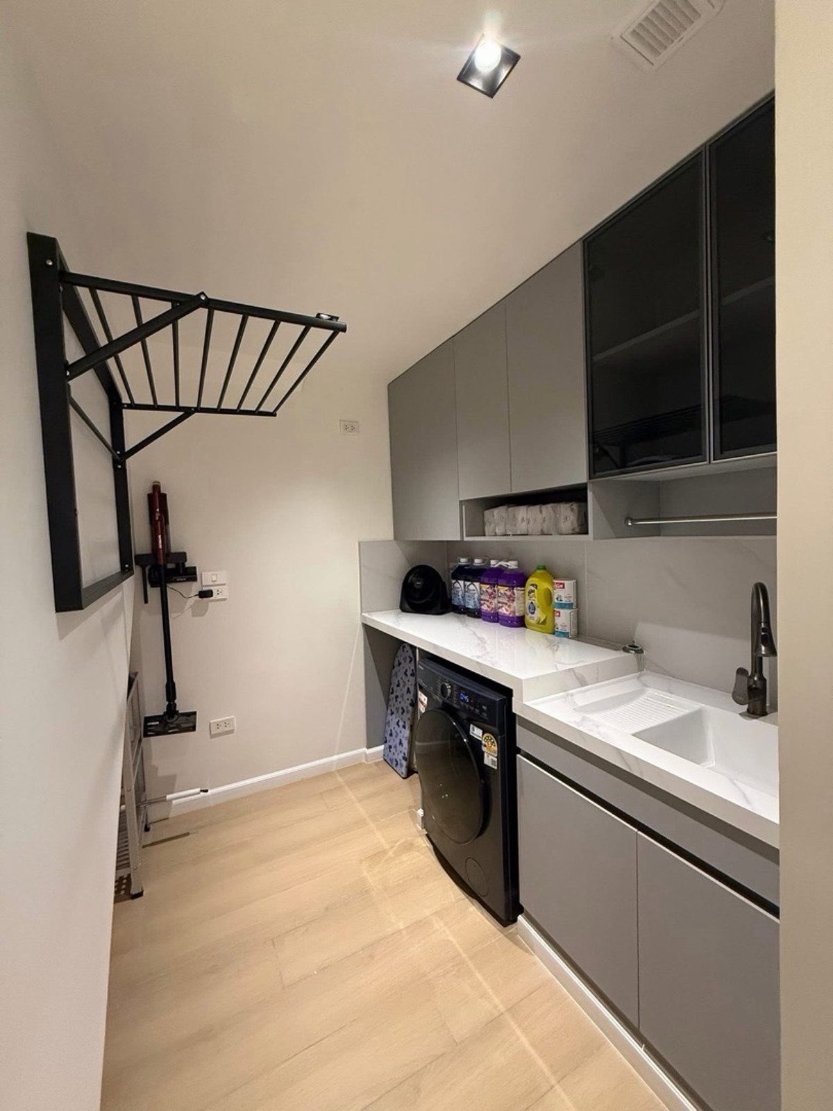 ขายบ้านวิภาวดี ดอนเมือง หลักสี่ : บ้านใหม่พร้อมสระส่วนตัว ขายต่ำกว่าทุน ทำเลดอนเมือง ใกล้สนามบิน ระบบ Smart Home ทั้งหลัง เหมาะอยู่อาศัย หรือ ปล่อยเช่า