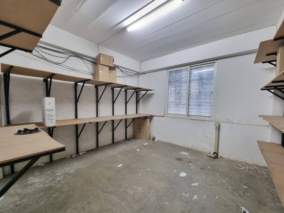 ขายอาคารพาณิชย์นนทบุรี บางใหญ่ บางบัวทอง : อาคารพาณิชย์ ซอยวัดลาดปลาดุก / 4 ห้องนอน (ขาย), Commercial Building Soi Wat Lat Pla Duk / 4 Bedrooms (FOR SALE) AOM097