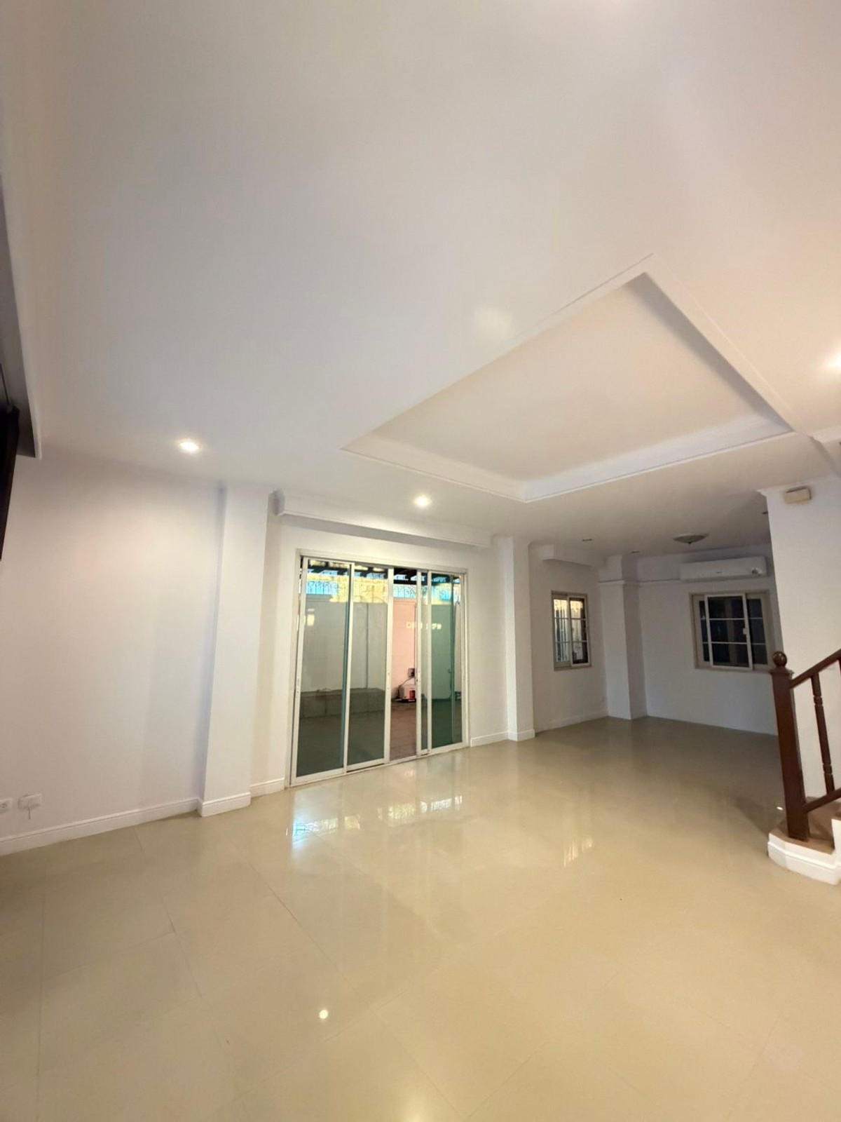 For RentTownhomeThaphra, Talat Phlu, Wutthakat : 3-story townhome, corner room, beautifully decorated, for rent in Phasi Charoen-Bang Wa area. Near BTS Bang Wa, only 1.8 km.