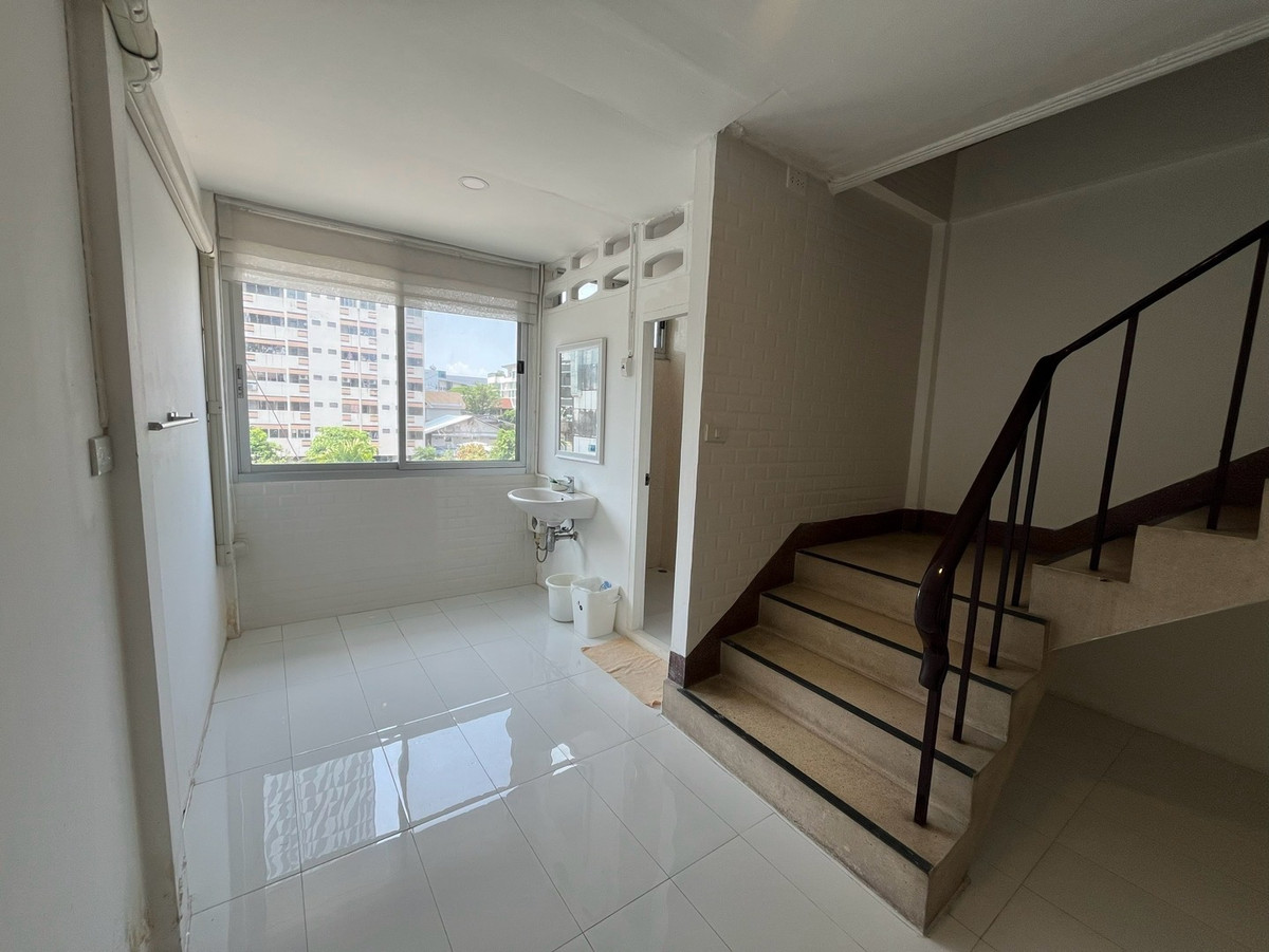 ให้เช่าอาคารพาณิชย์อารีย์ อนุสาวรีย์ : อาคารพาณิชย์ อารีย์ พหลโยธิน ใกล้ BTS อารีย์ 270 เมตร ทำเลดี ติดถนนใหญ่