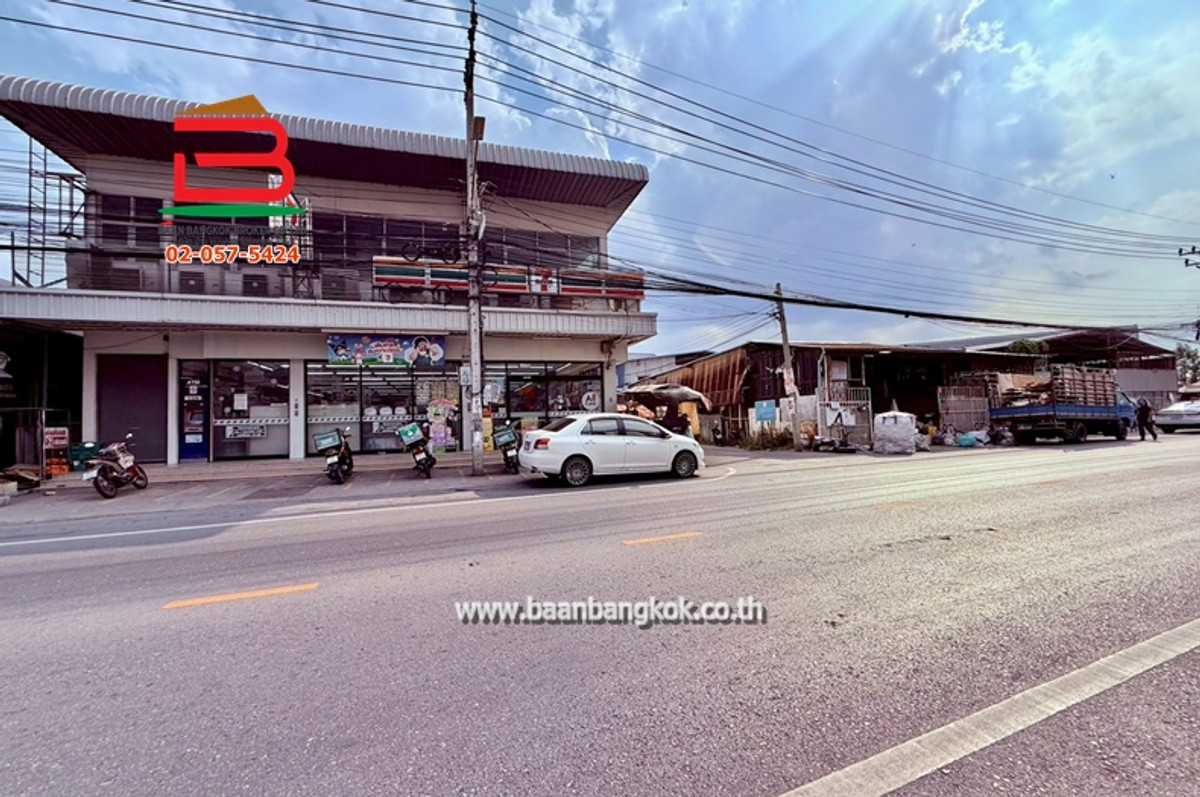 ขายที่ดินนนทบุรี บางใหญ่ บางบัวทอง : ที่ดินเปล่า เนื้อที่ 136 ตรว. ซอยเลียบคลองถนน (ใกล้เซ็นทรัลเวสต์เกต) ถนนกาญจนาภิเษก ตำบลบางรักใหญ่ อำเภอบางบัวทอง จังหวัดนนทบุรี