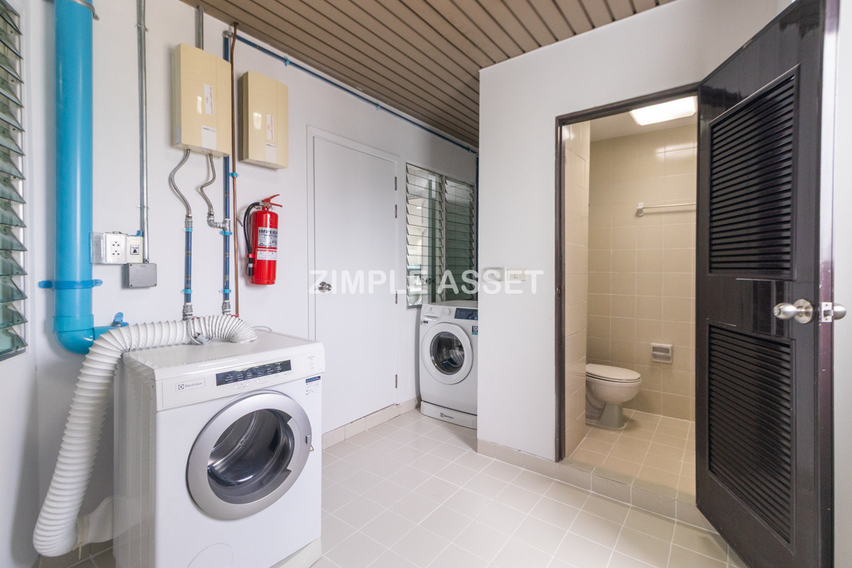 For RentSukhumvit, Asoke, Thonglor : Line ID: @zimple_asset  A luxurious residential in Sukhumvit 24. Fully furnished with complete facilities, offering a comfortable “home-like” atmosphere in a prime location with convenient access to BTS and shopping center. Pet friendly🐶