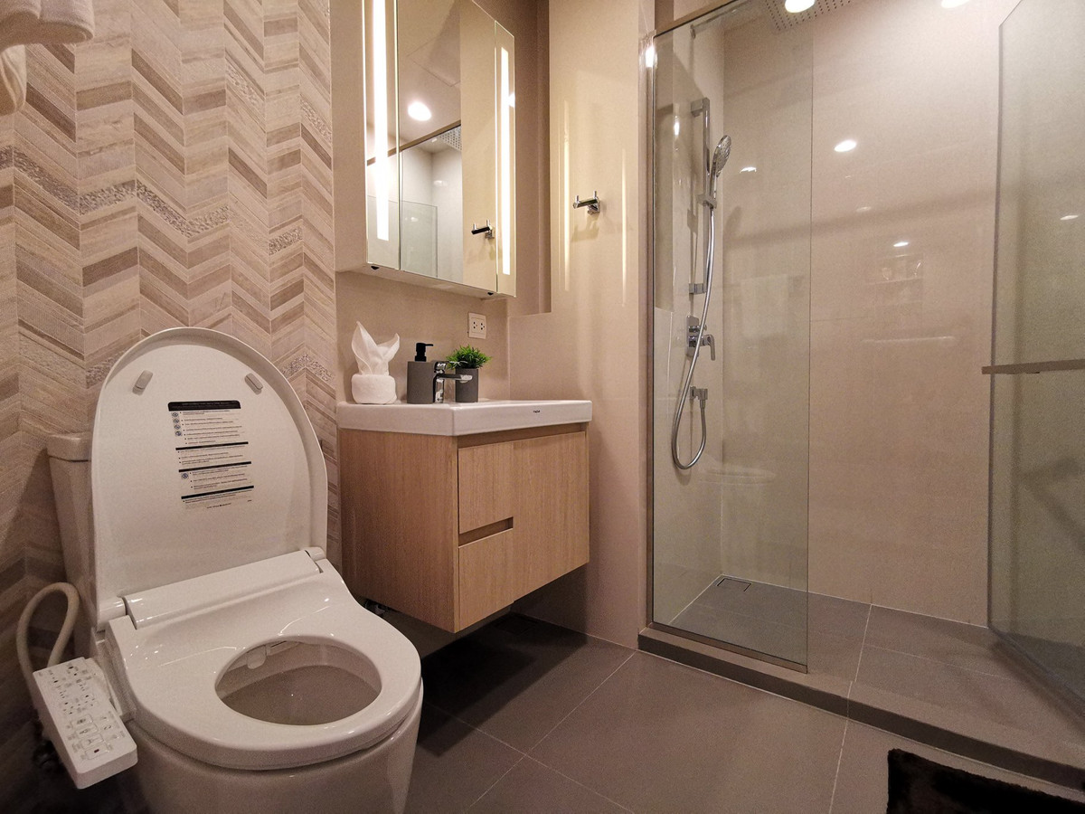 ขายคอนโดสุขุมวิท อโศก ทองหล่อ : Oka Haus Sukhumvit 36 / 1 Bedroom (SALE WITH TENANT), โอกะ เฮ้าส์ สุขุมวิท 36 / 1 ห้องนอน (ขายพร้อมผู้เช่า) NA045