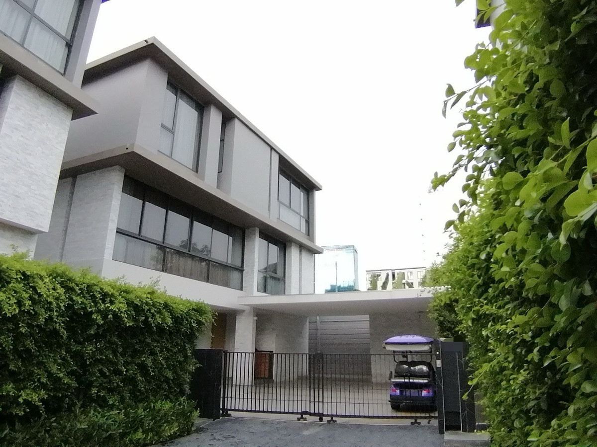 บ้านสุขุมวิท อโศก ทองหล่อ : วิลล่าหรูทองหล่อให้เช่า พร้อมสระว่ายน้ำส่วนตัวและลิฟท์ส่วนตัว