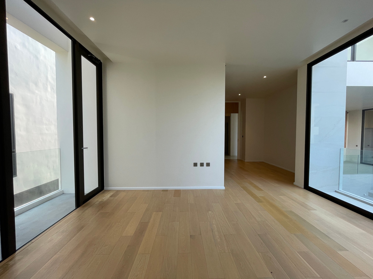 ขายบ้านเลียบทางด่วนรามอินทรา : 🔥 EXCLUSIVE PROMOTION 🔥โอกาสสุดท้ายในการครอบครองในราคาพิเศษที่สุด [ขาย] 💎 Ultra Luxury Show Unit | ELIVA Ekkamai - Eastville 💎 บ้านเดี่ยวหรู 3 ชั้น ดีไซน์ Mid-Century Modern — ความเป็นส่วนตัวสูงสุดเพียง 4 ยูนิตในโครงการ!