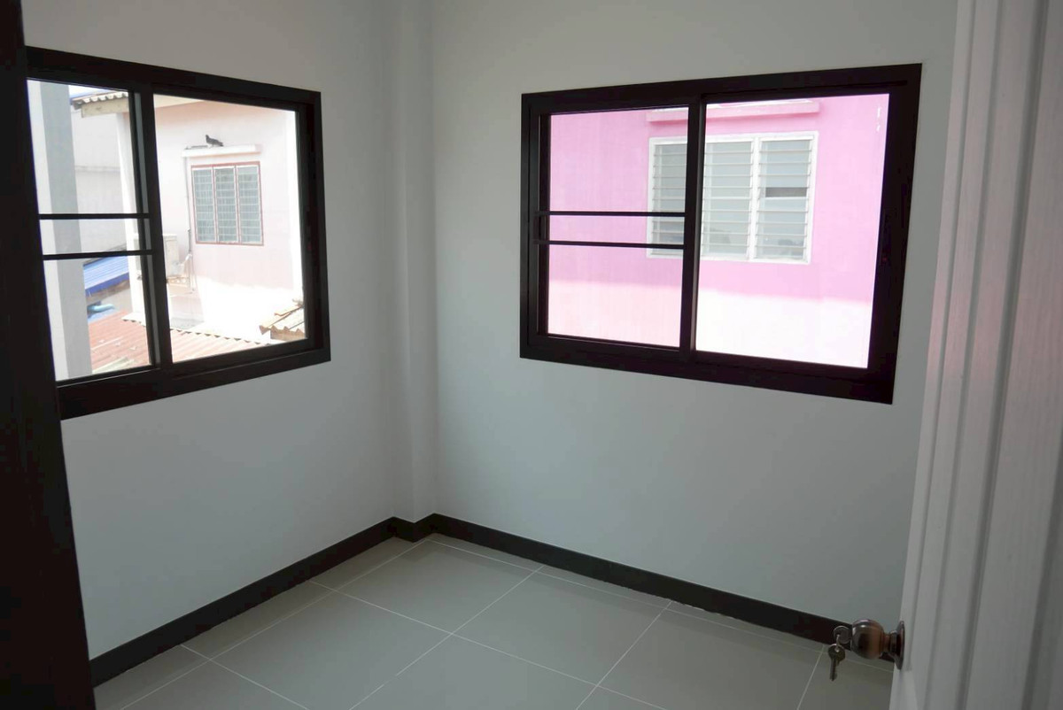 ขายทาวน์โฮมมีนบุรี-ร่มเกล้า : S2962 ขายบ้านเดี่ยว 2 ชั้น ตกแต่งใหม่ทั้งหลัง หมู่บ้านอมรทรัพย์ อยู่วิทยา หนองจอก จบในงบไม่ถึง 2 ล้าน