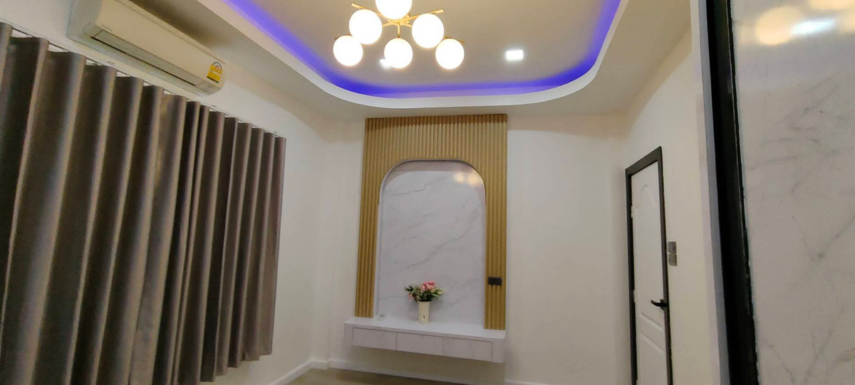 For SaleTownhomePattaya, Bangsaen, Chonburi : Chatkaew Group Village Phase 1 / 2 Bedrooms (FOR SALE) BEWN141