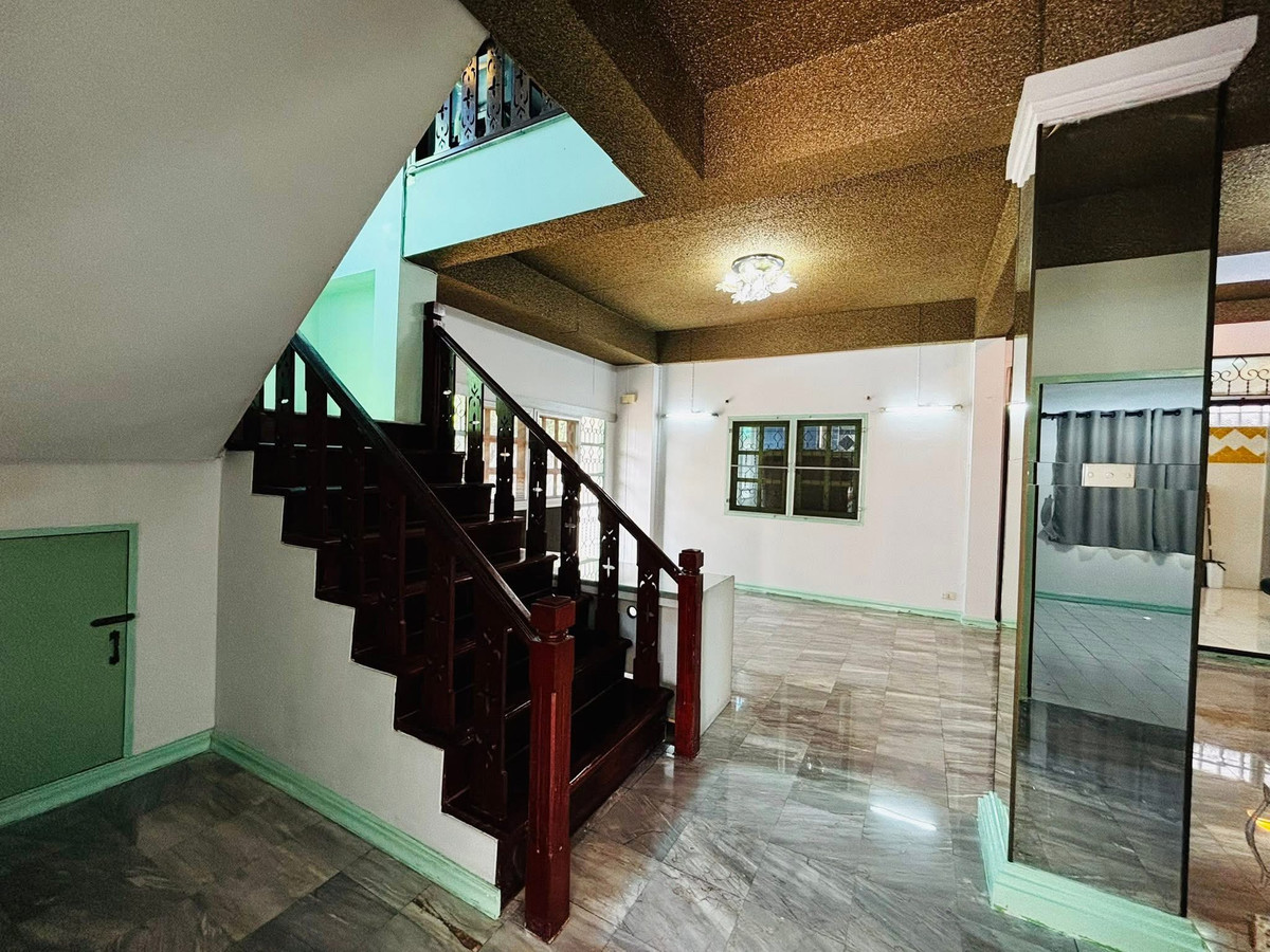 ให้เช่าบ้านโชคชัย4 ลาดพร้าว71 : ให้เช่าบ้านใกล้รถไฟฟ้า สถานีโชคชัย4 ใกล้โรงบาลเปาโล ถนนโชคชัย4 บ้านเดี่ยว2ชั้น หลังมุม 4นอน 2น้ำ 3ที่จอดรถ ตกแต่งครบพร้อมอยู่