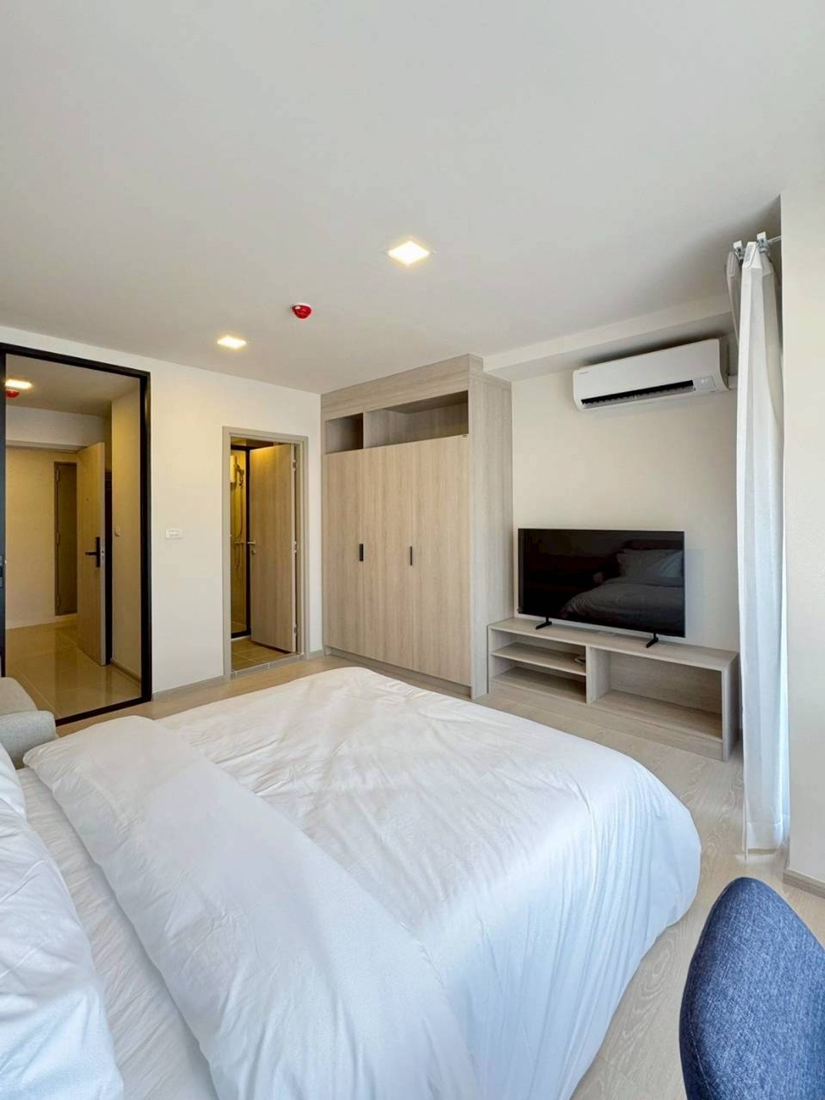 For SaleCondoPathum Thani,Rangsit, Thammasat : urgent! Condo near Thammasat University, starting at 1.69 million, fully furnished, easy to rent, yield increases 📈* 📍 dcondo Shine Rangsit 📲 Inquiry/viewing appointment: @wsrcondo or call 065-4496399