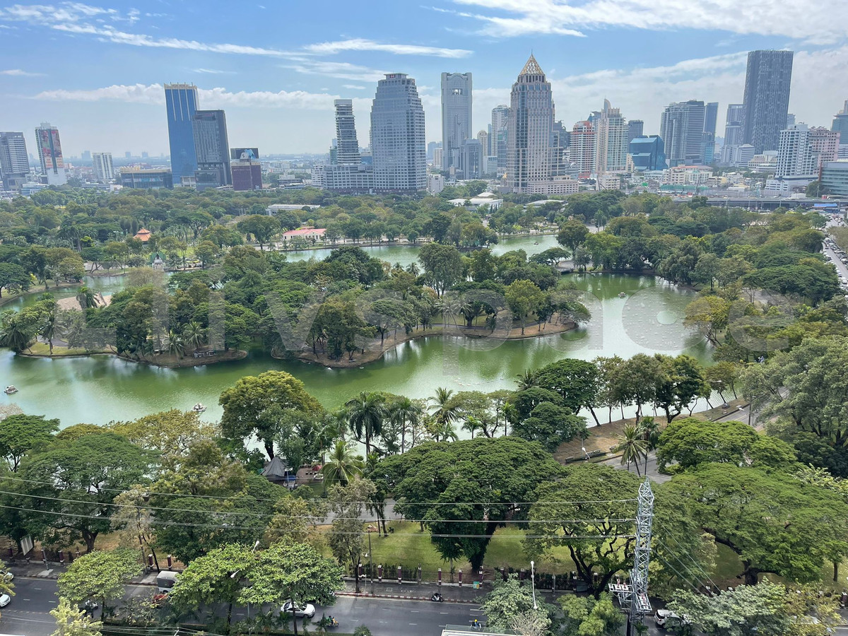 For RentCondoWitthayu, Chidlom, Langsuan, Ploenchit : ▚ LI109ツ FOR RENT: 185 Rajadamri 4BR Duplex 360sqm. 350K ✨ Stunning Lumpini Park View, Super Luxury Project, Partly Furnished & Maid Unit 🏙️