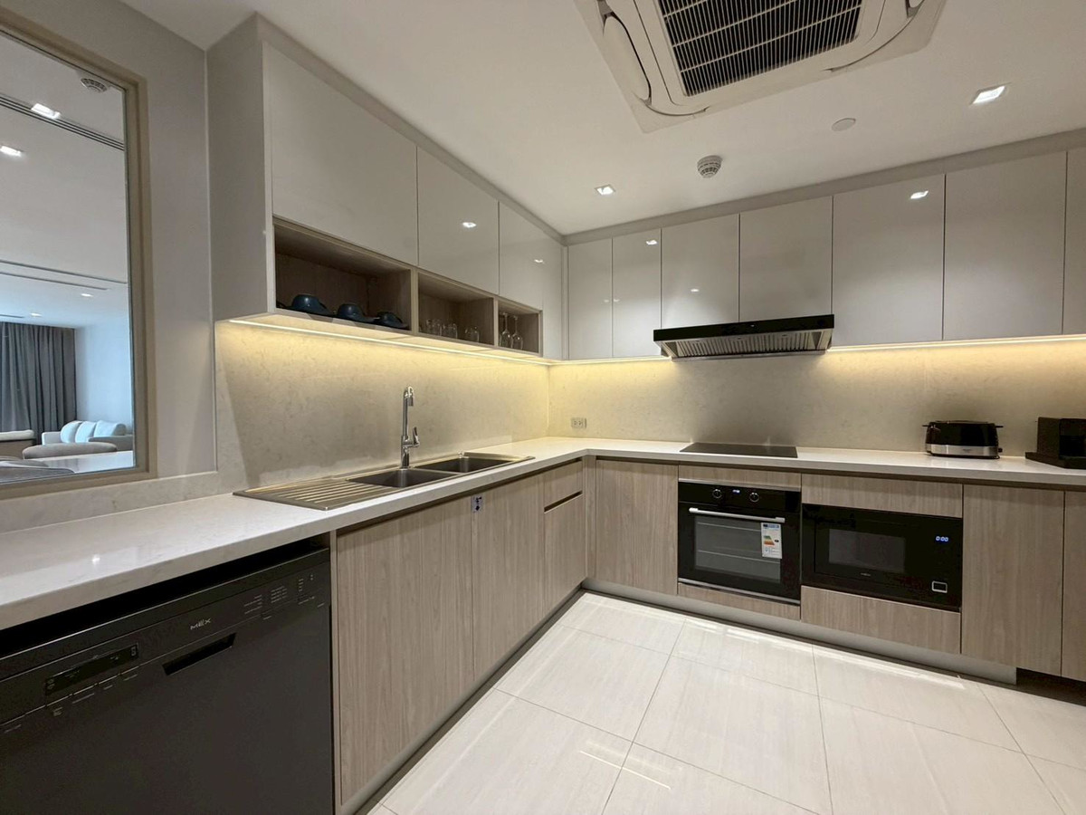 For RentSukhumvit, Asoke, Thonglor : GM Estate Executive Apartment Sukhumvit 20 – 3 Beds + Multi-Purpose Room, 200 sq.m. Please call: 062-496-6454