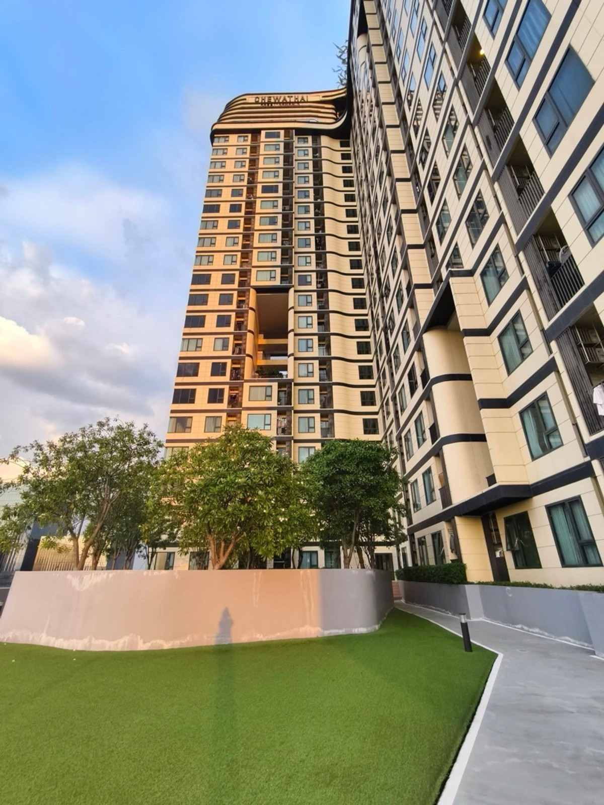 ให้เช่าคอนโดเกษตรศาสตร์ รัชโยธิน : 🔥🏙️ ลดราคาพิเศษ | ใกล้ ม.เกษตร + มีรถรับส่ง BTS | Chewathai Kaset-Nawamin 🚄💖