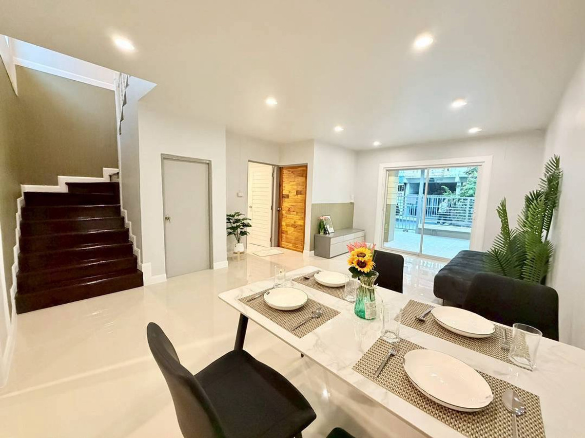 ขายทาวน์โฮมนนทบุรี บางใหญ่ บางบัวทอง : ขายทาวน์เฮ้าส์พฤกษา 3 วัดลาดปลาดุก 18 ตร.ว. หน้ากว้าง 6 ม. ต้นสายรถตู้ ฟรีโอน