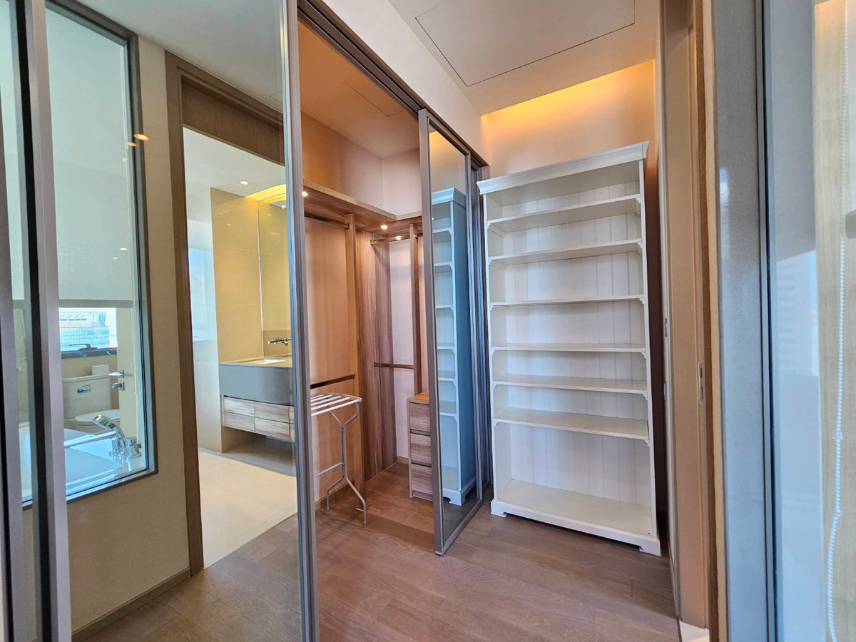 For RentCondoSukhumvit, Asoke, Thonglor : For rent The Esse Asoke near MRT Sukhumvit!  2 bedrooms, 2 bathrooms, luxuriously decorated, high floor, great view.