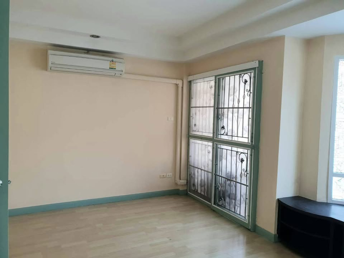 ขายทาวน์โฮมเกษตร นวมินทร์ ลาดปลาเค้า : หมู่บ้านปรัชญาโฮมทาวน์ นวลจันทร์ 36 / 4 ห้องนอน (ขาย), Pradya Hometown Nuanchan 36 / 4 Bedrooms (FOR SALE) MNT055