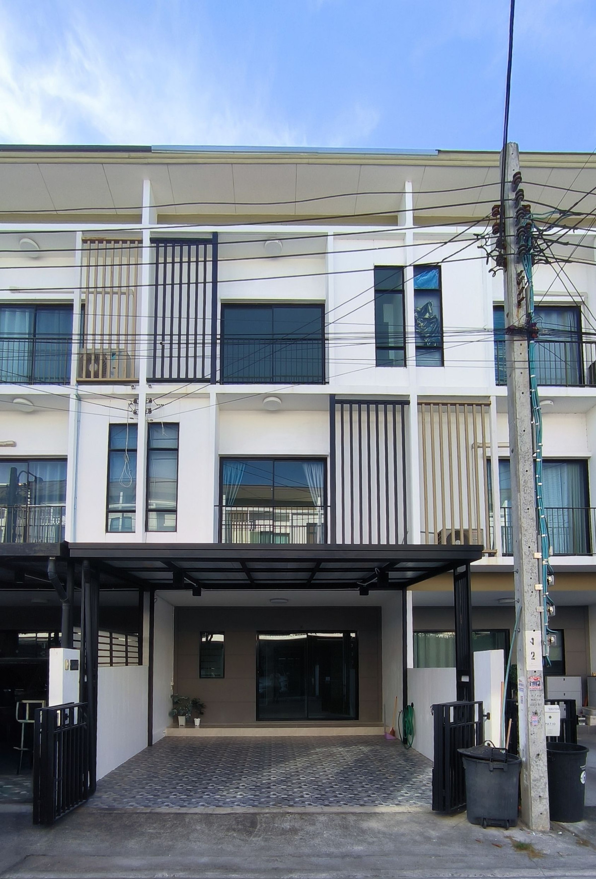 ขายทาวน์โฮมพัฒนาการ ศรีนครินทร์ : ขายทาวน์โฮม 3ชั้น “Patio ศรีนครินทร์-พระราม9”  รีโนเวทใหม่ พร้อมอยู่ เพียง 4.25 ล้าน