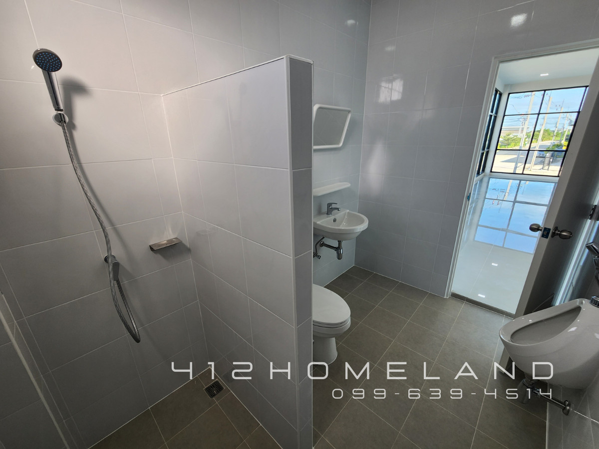 For RentWarehouseSamut Prakan,Samrong : Warehouse for rent, 873 sq m., 2-story office, area 1 rai, water and electricity ready, big cars can enter, easy to travel, Bang Bo, Samut Prakan.