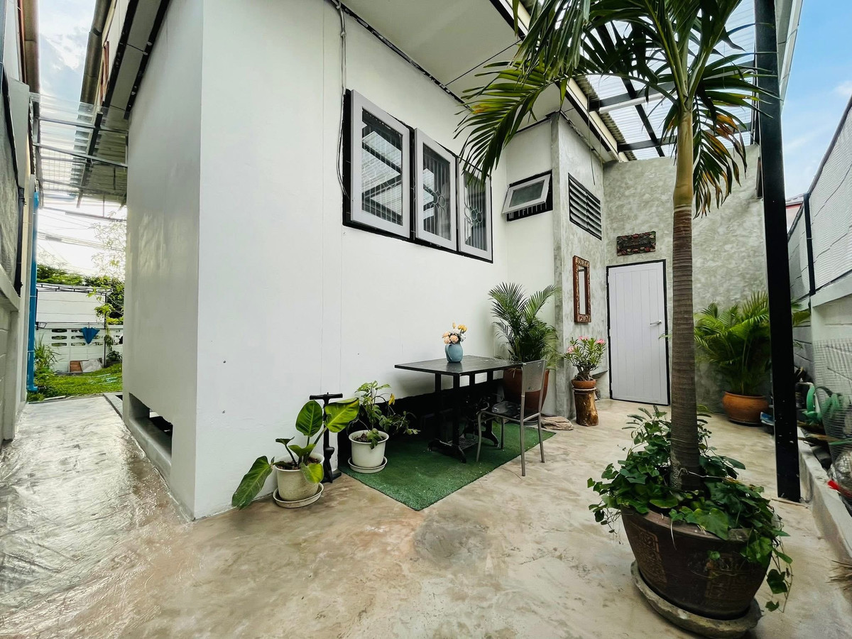 For RentHouseRama5, Ratchapruek, Bangkruai : Resort style detached house for rent, Soi Tiwanon 52, near MRT Samakkhi 200m., near Central Chaengwattana.