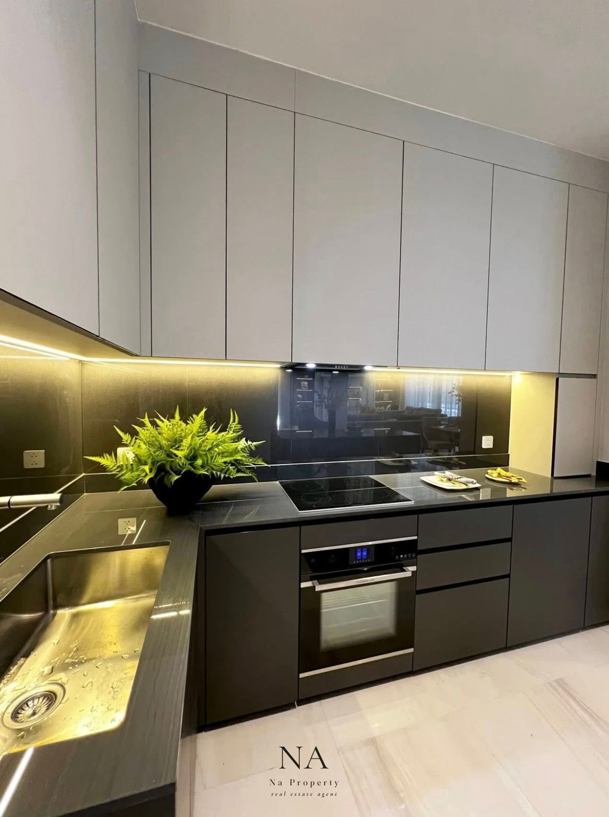 บ้านพัฒนาการ ศรีนครินทร์ : House for rent: Malton Gates new Krungthep Kreetha, 250,000 THB. 5 bedrooms, 6 bathrooms, 544 sq m usable area, 107.7 sq wah land area. Near Rama 9, Pattanakarn, Suan Luang, Srinakarin, Bang Na, Suvarnabhumi Airport, Ramkhamhaeng, Ploenchit, Sukhumvit.