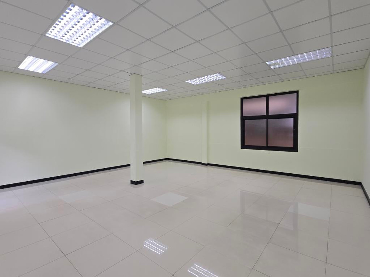 For RentWarehouseAri,Anusaowaree : Ground floor area, service business, product storage, 50-70 sq m., 200-250 baht per sq m. Saphan Khwai